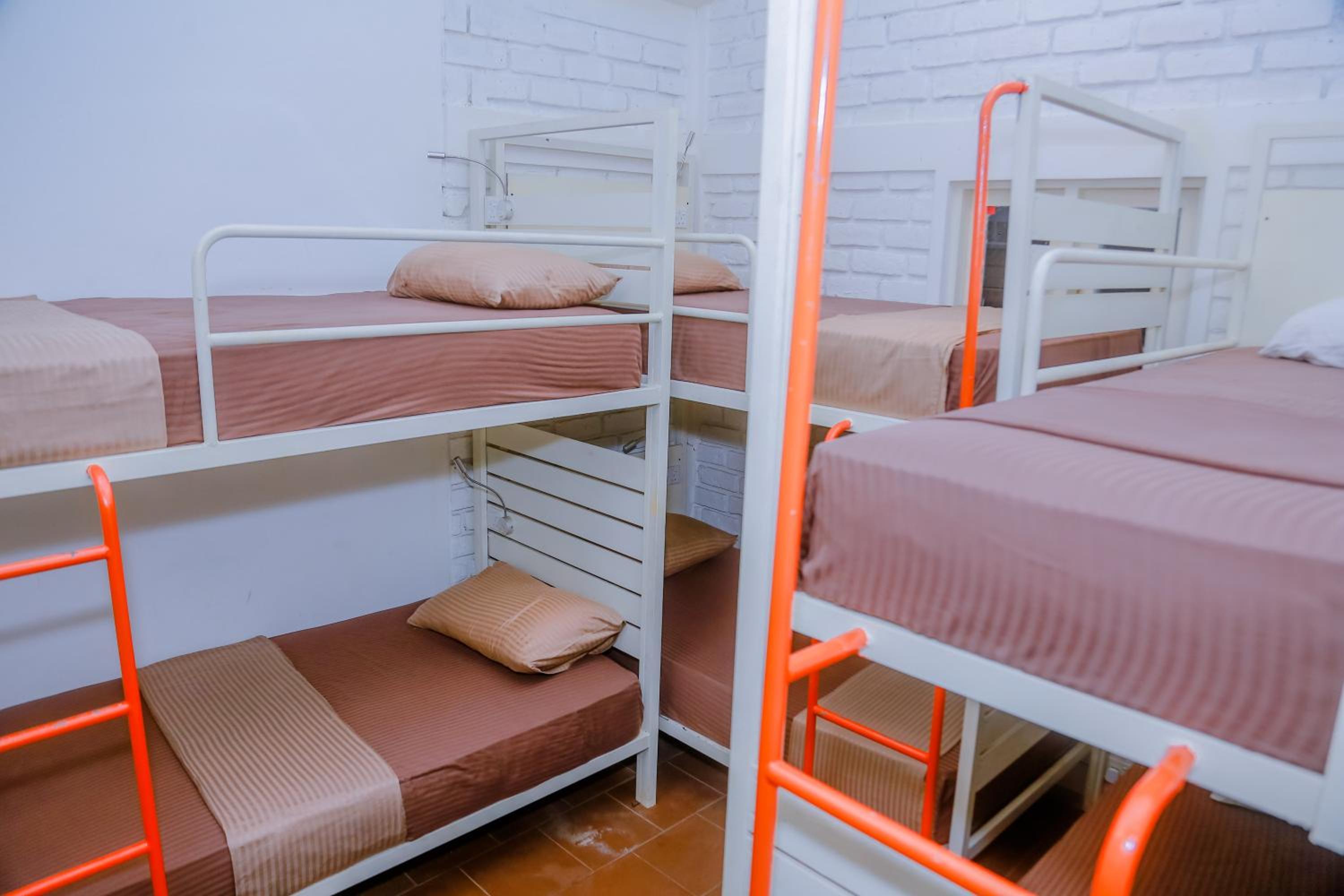 Hangover Hostels Mirissa