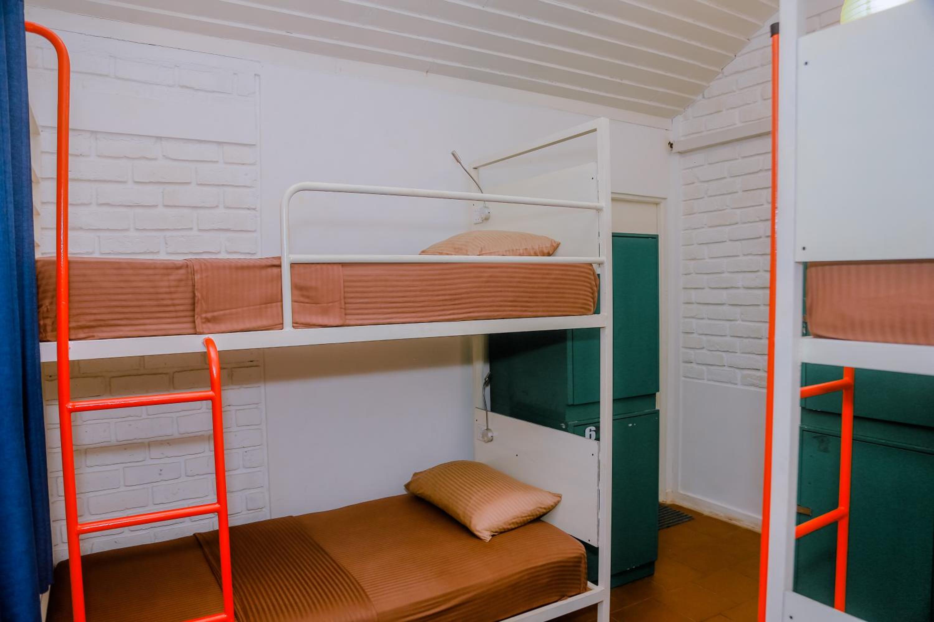 Hangover Hostels Mirissa
