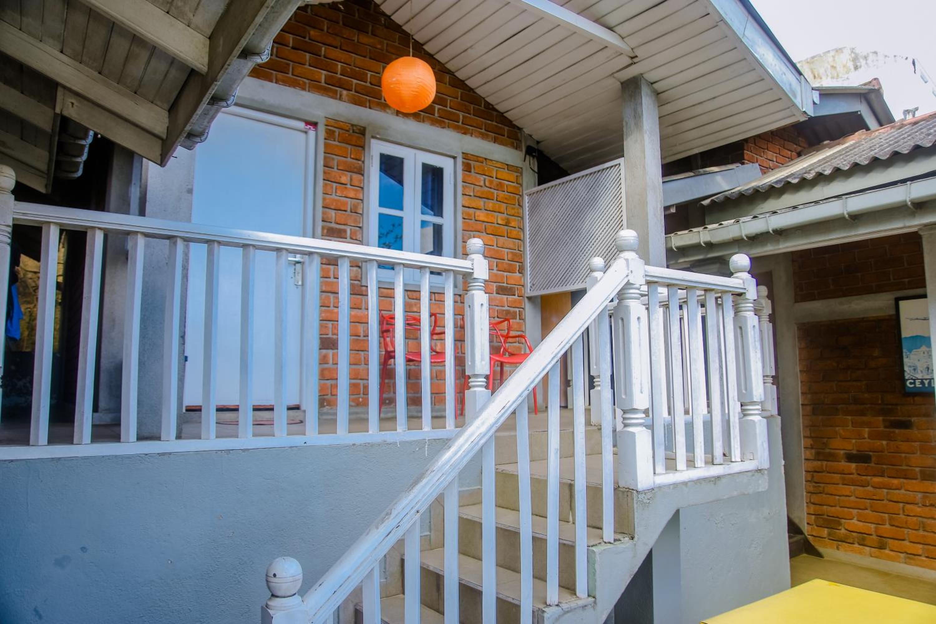 Hangover Hostels Mirissa