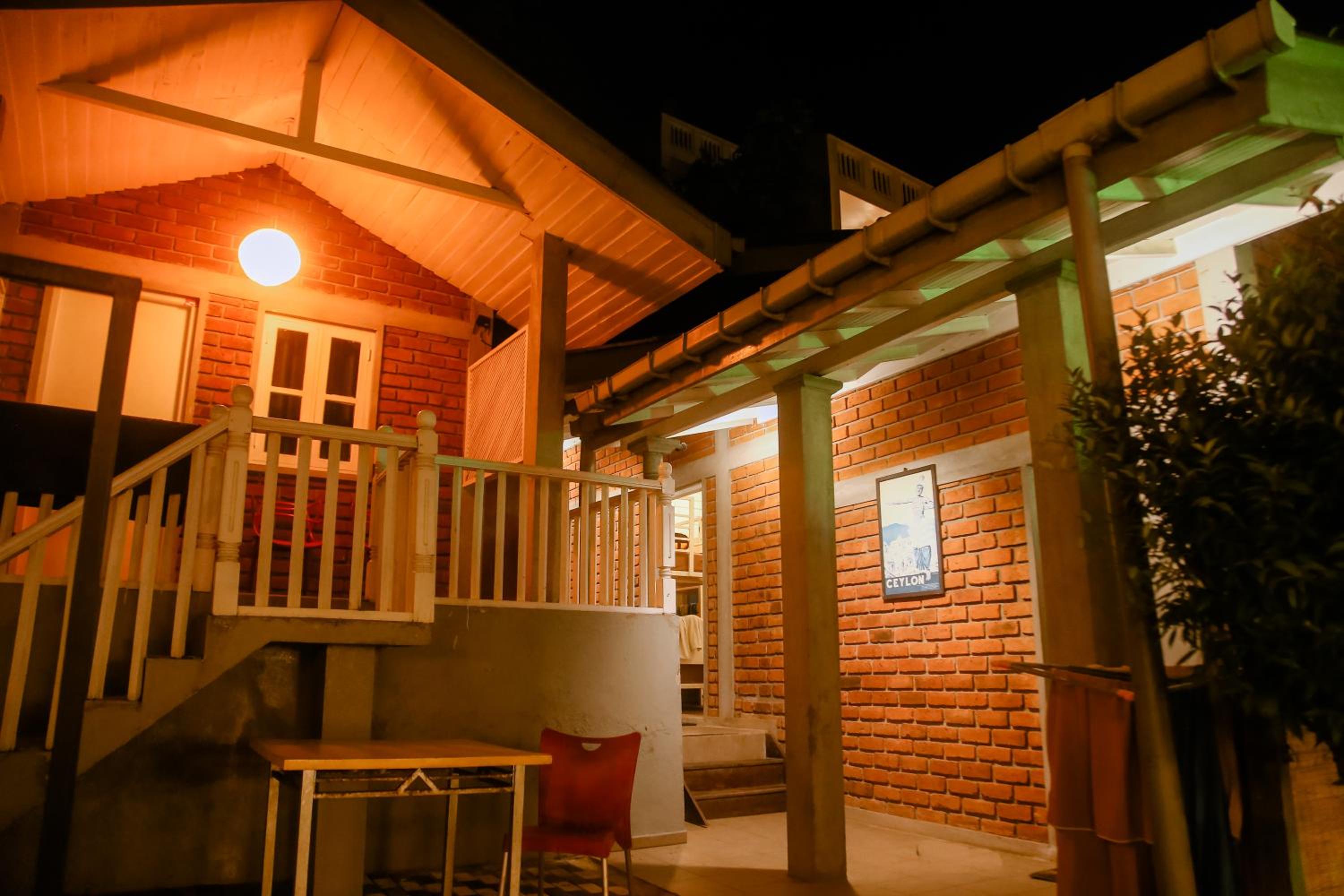 Hangover Hostels Mirissa