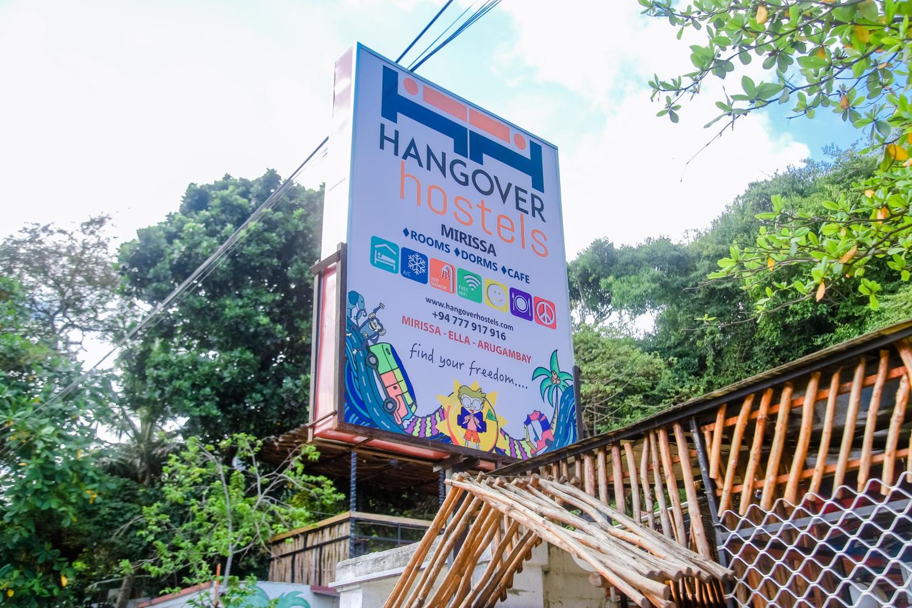 Hangover Hostels Mirissa