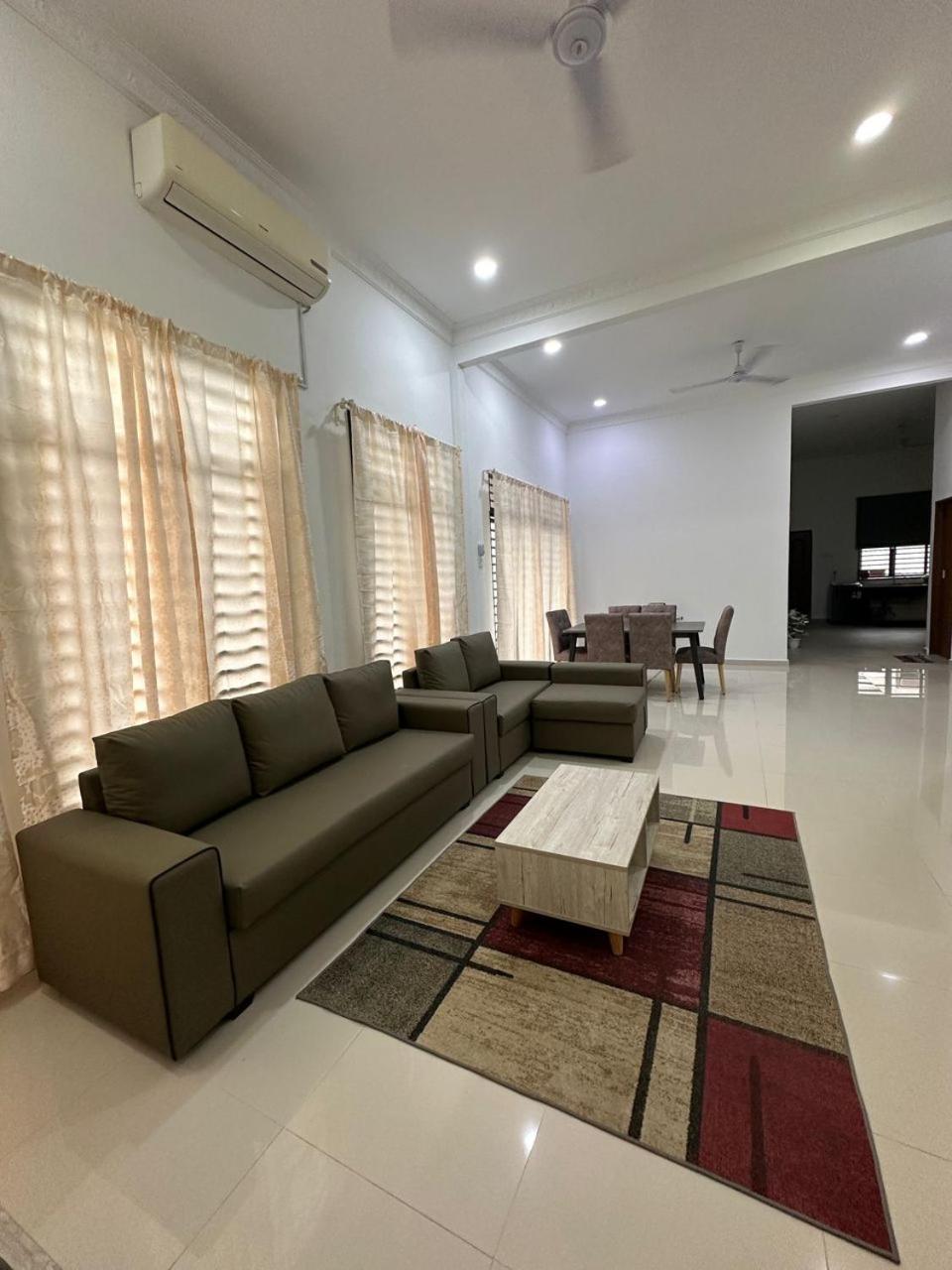 Homestay Kemaman Fyna08 Semi-D, 4 Bedrooms Dekat Pantai Kijal photo 2