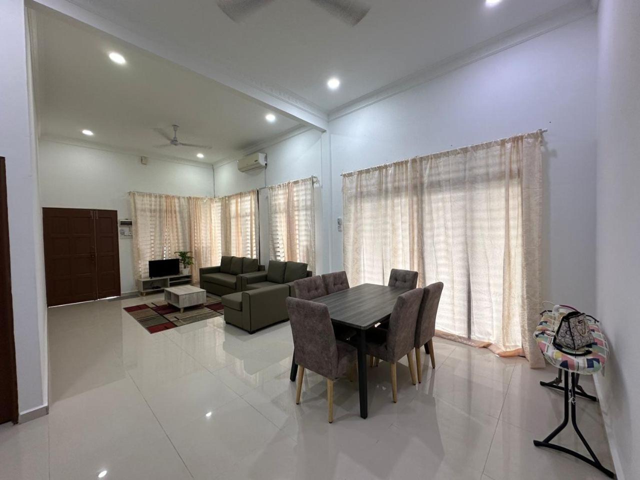 Homestay Kemaman Fyna08 Semi-D, 4 Bedrooms Dekat Pantai Kijal photo 3