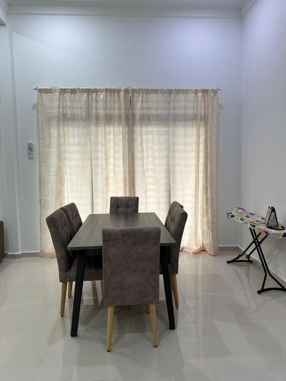 Homestay Kemaman Fyna08 Semi-D, 4 Bedrooms Dekat Pantai Kijal photo 4