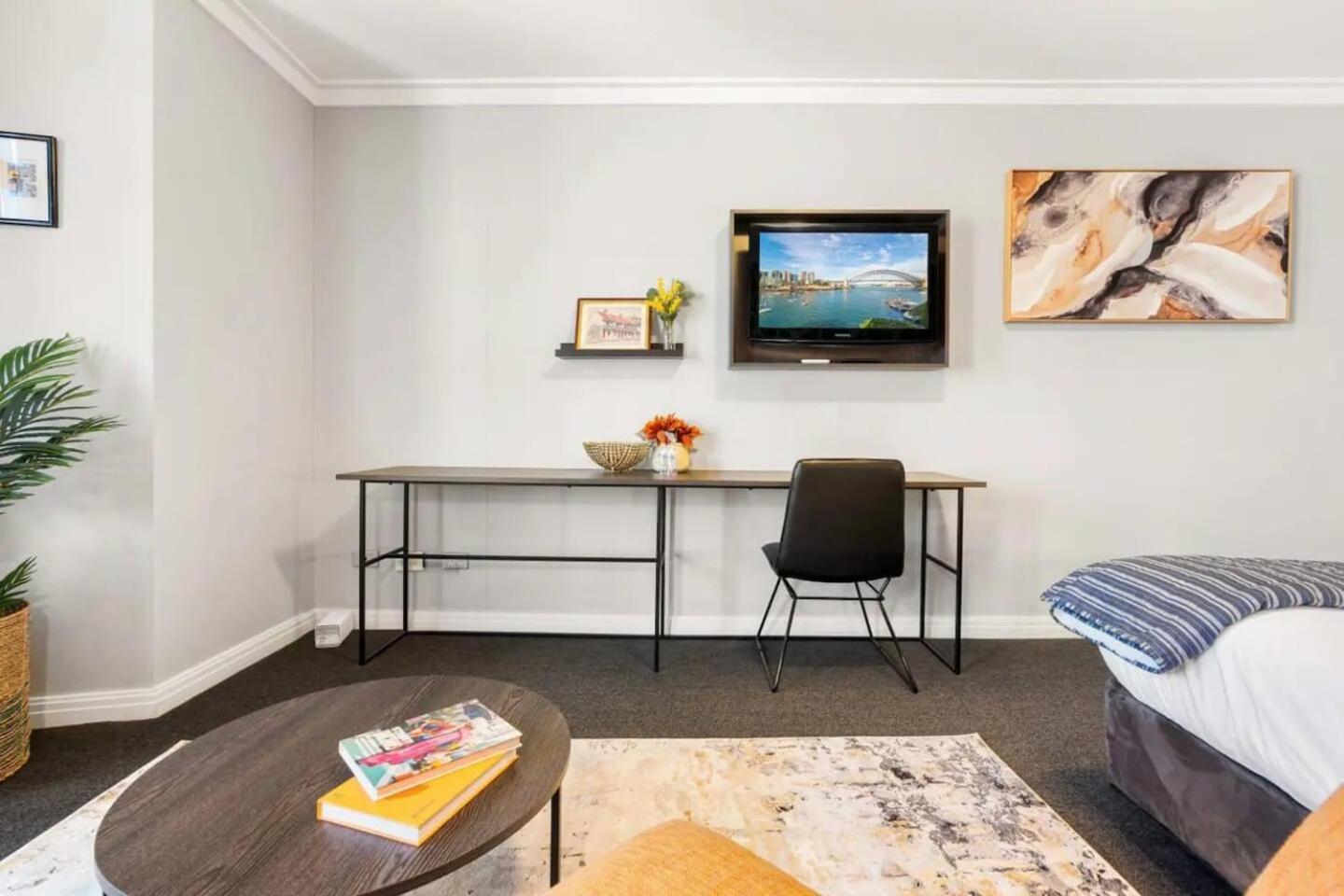 KozyGuru | Sydney CBD | Vibrant City Studio