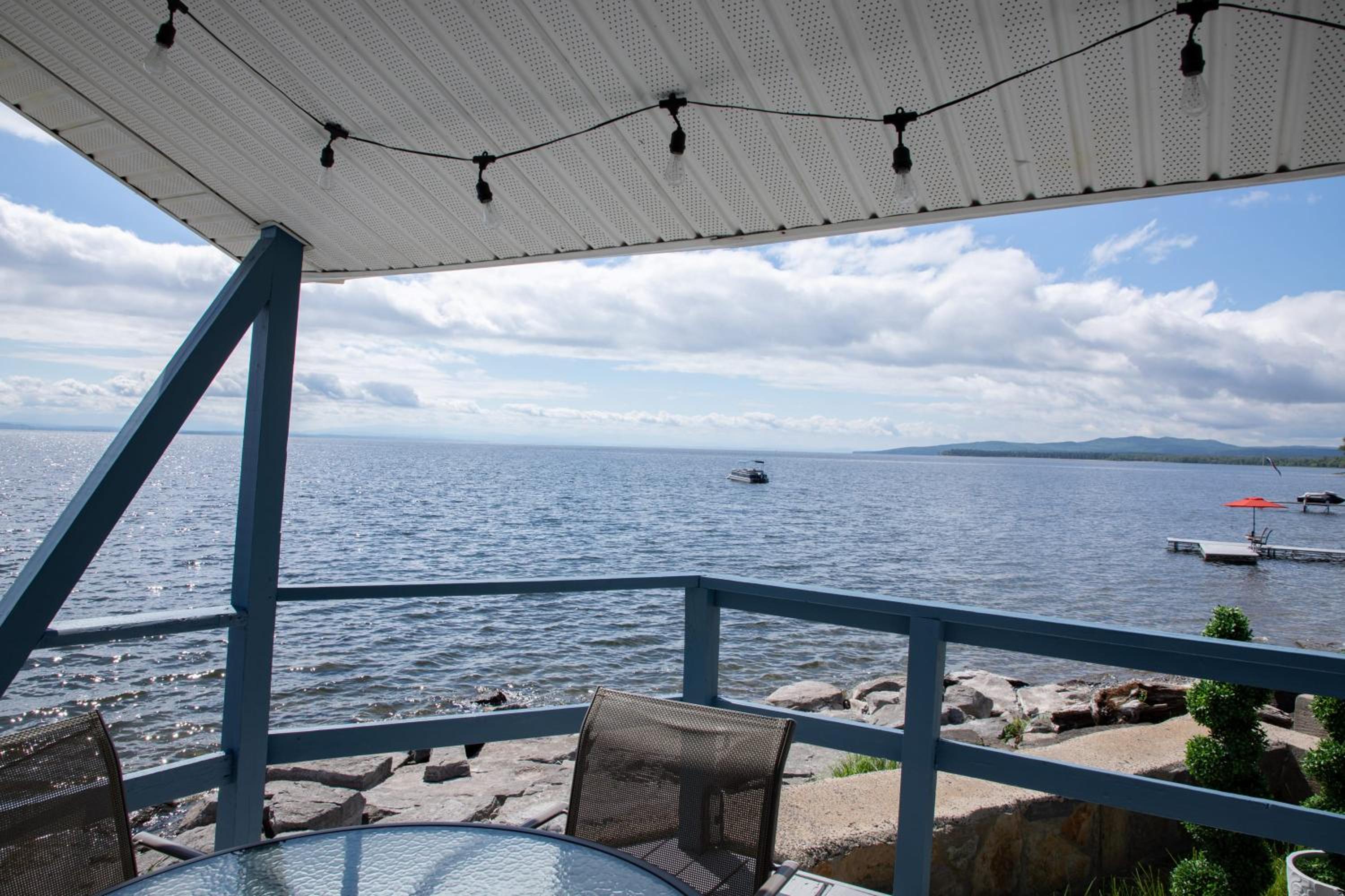 Hotel Zalo House Waterline Cabin With Hot Tub Pets