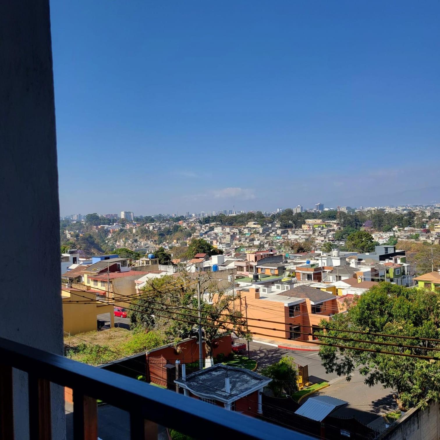 Elegante apartamento cerca de Embajada de los EEUU y Cayala view 2