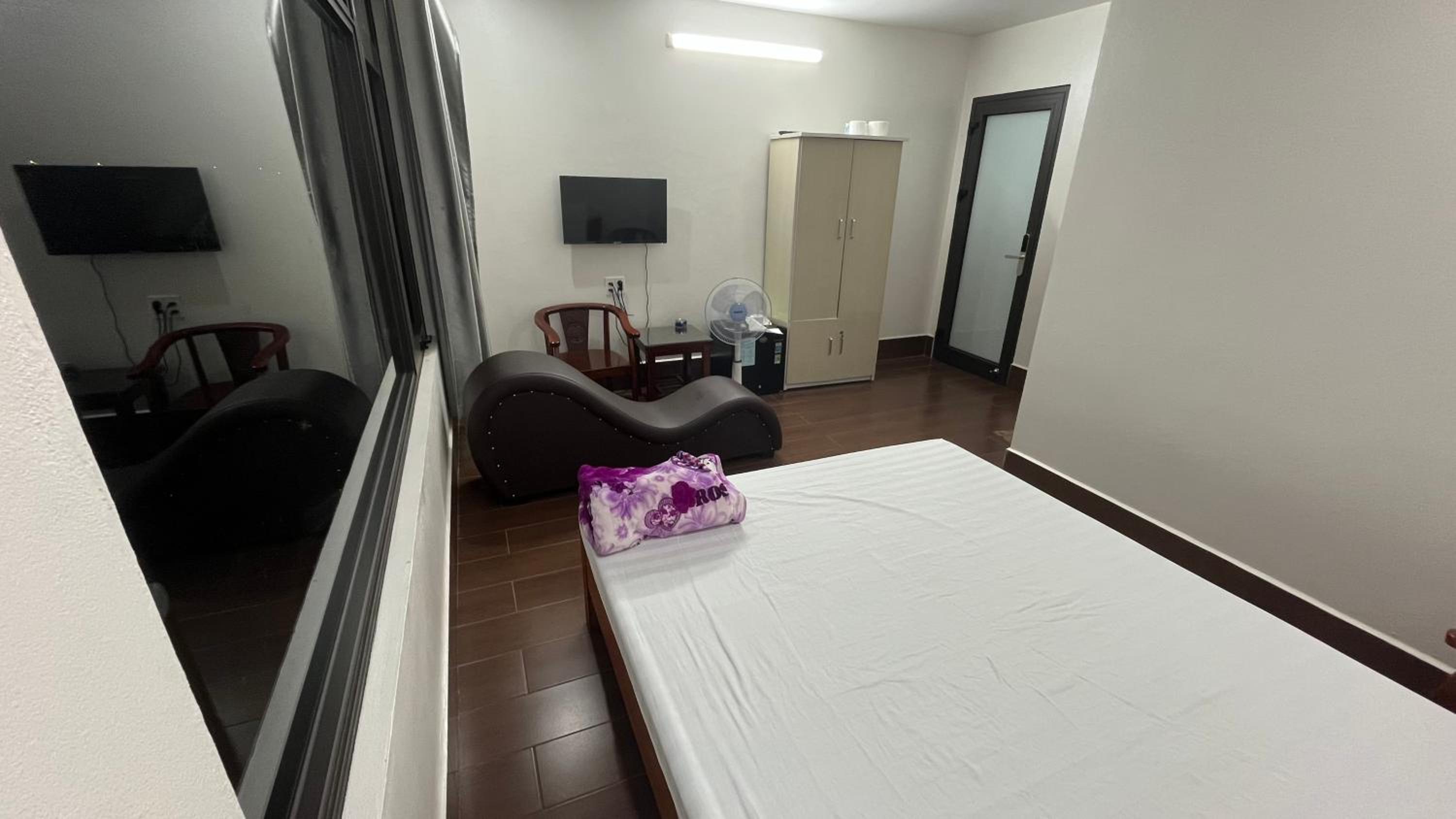 Chiến Nhật Hotel