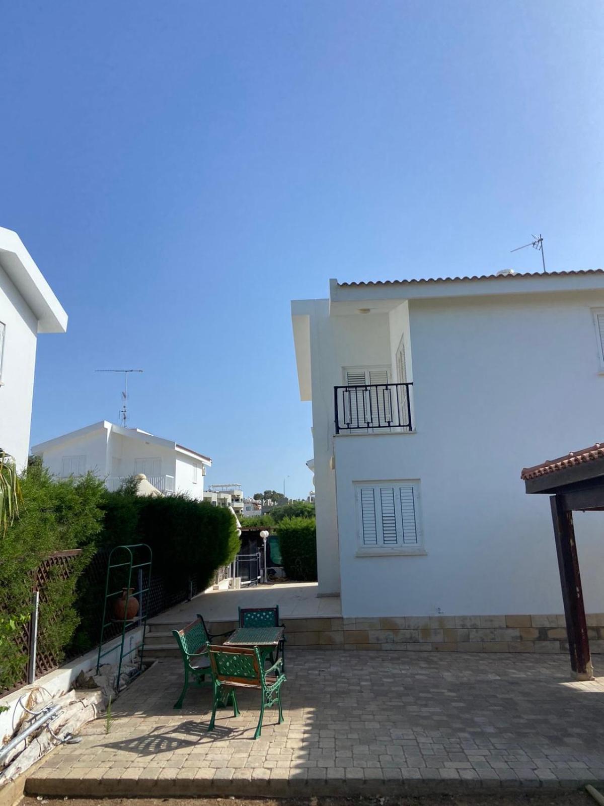 3-Bedroom House Near the Beach