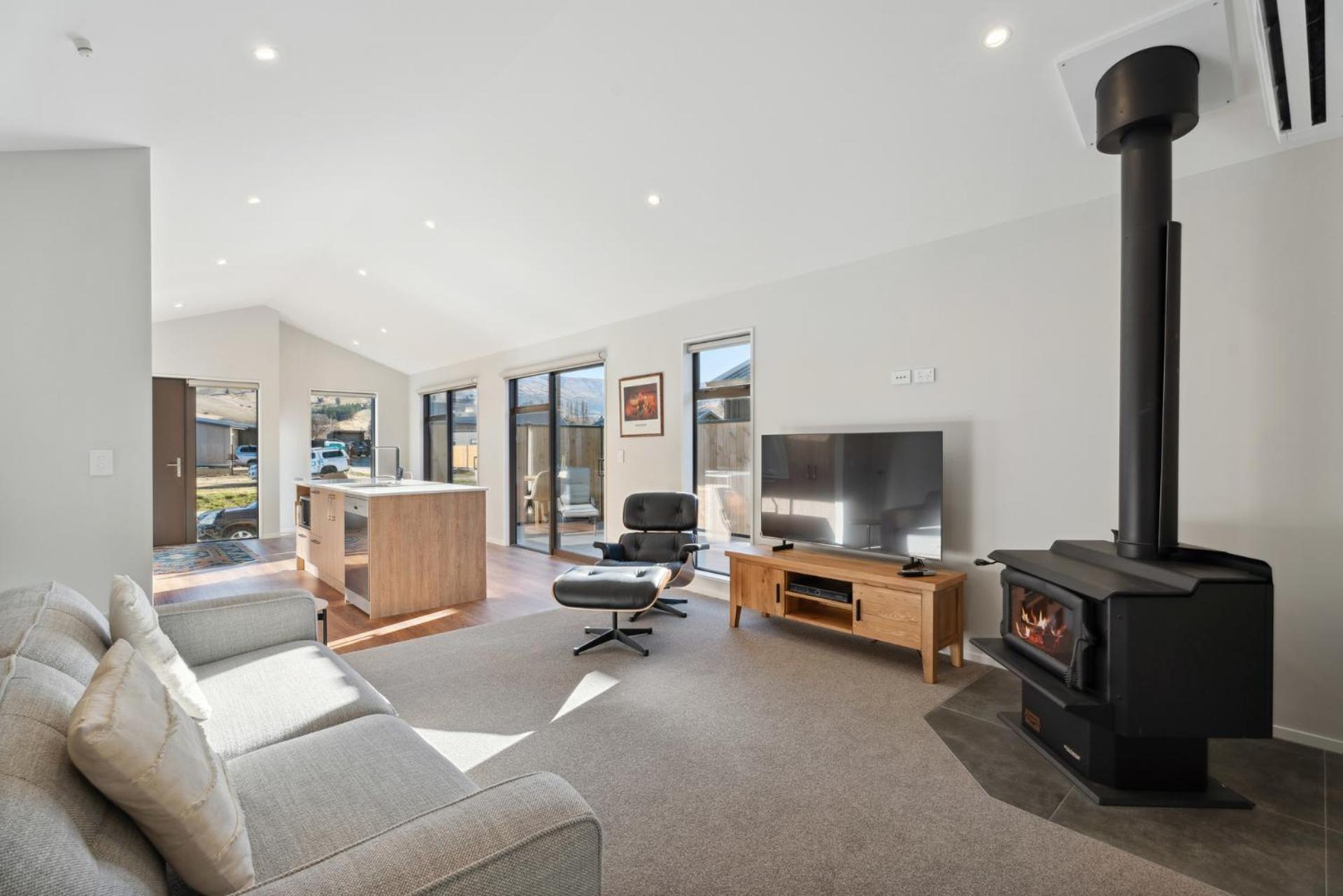Magnum Escape - Cromwell Holiday Home view 2