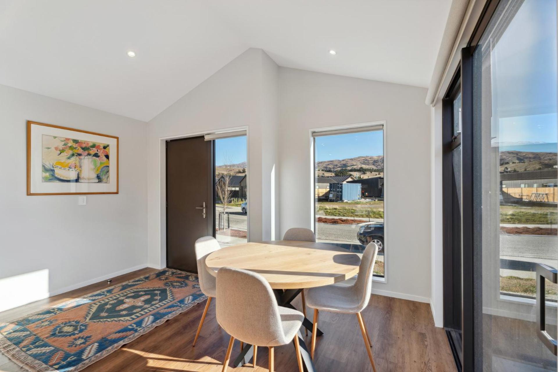 Magnum Escape - Cromwell Holiday Home view 3