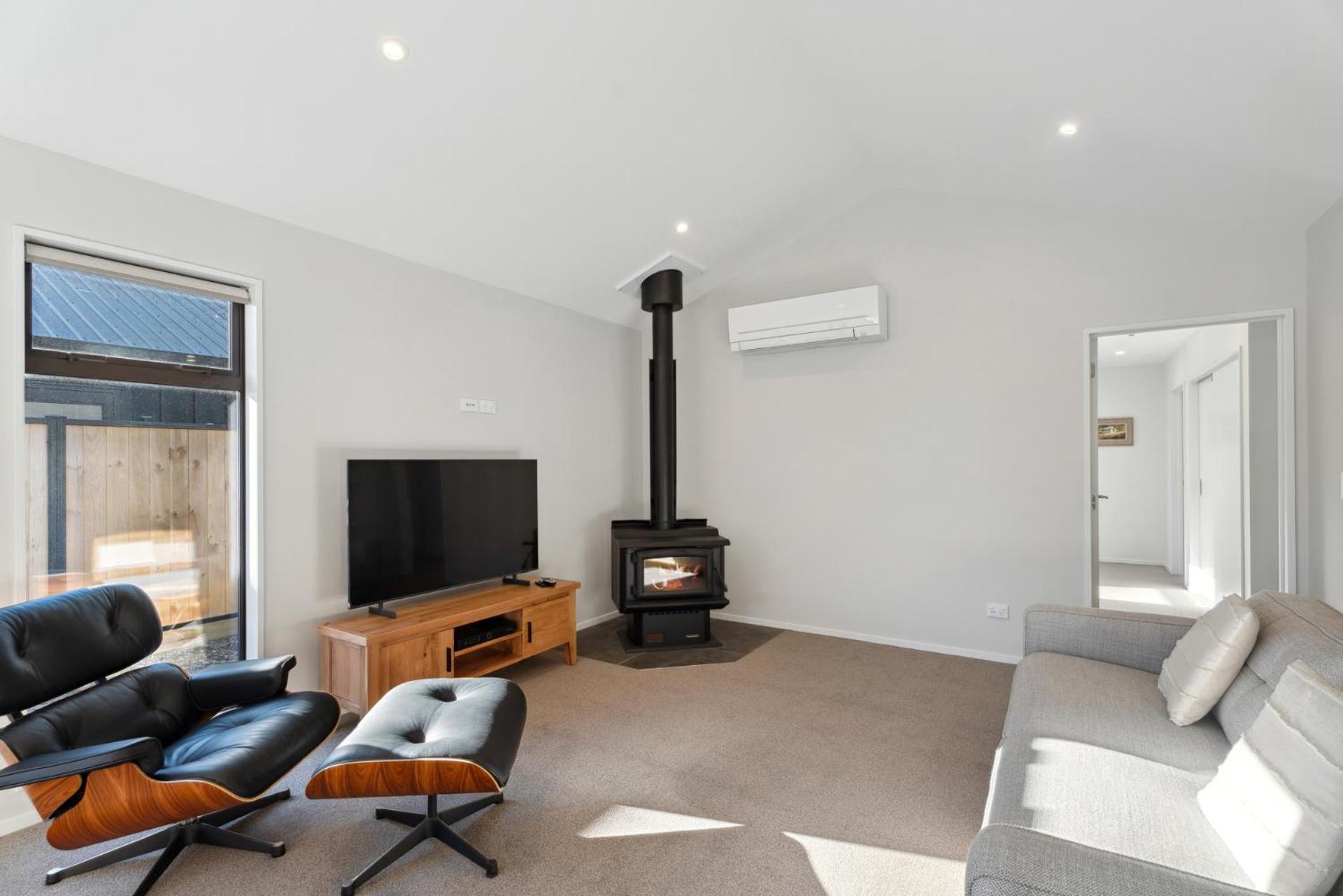 Magnum Escape - Cromwell Holiday Home view 5