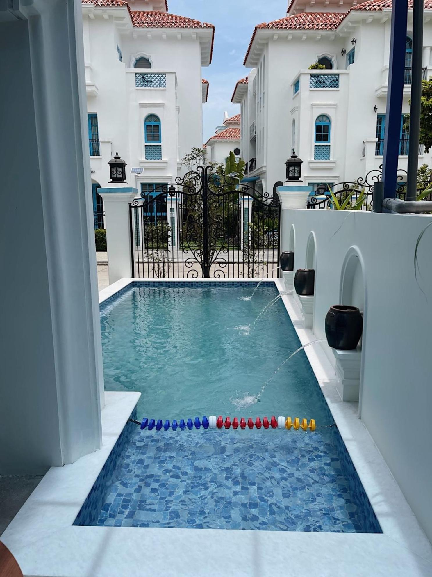 Spacious 6BR Villa Near Beach