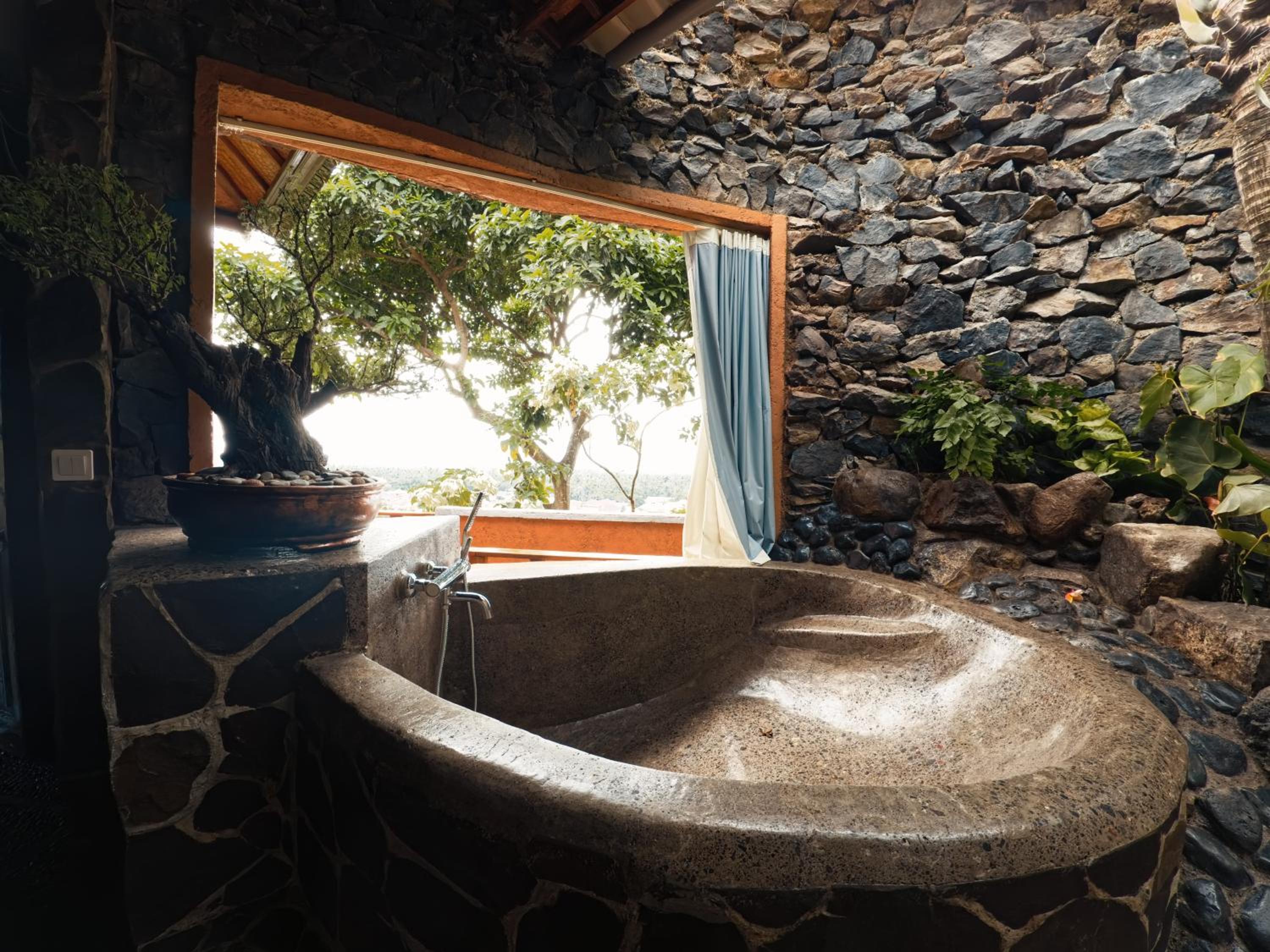 Kailash Lodge