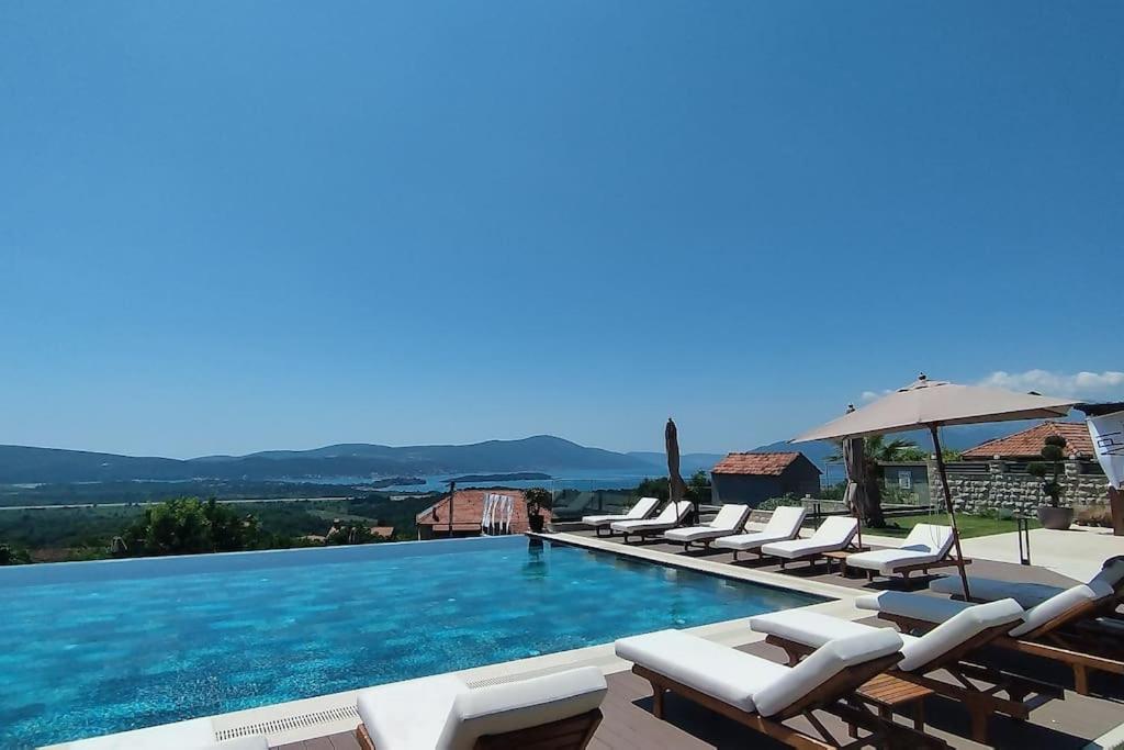 View Kavac Montenegro
