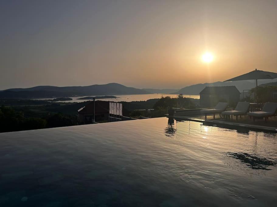 View Kavac Montenegro