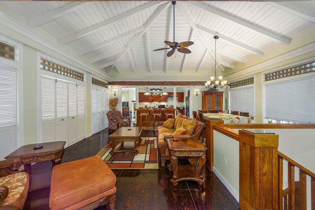 Kona Penthouse Retreat - Relaxed 2 BD with Ocean Views view 3