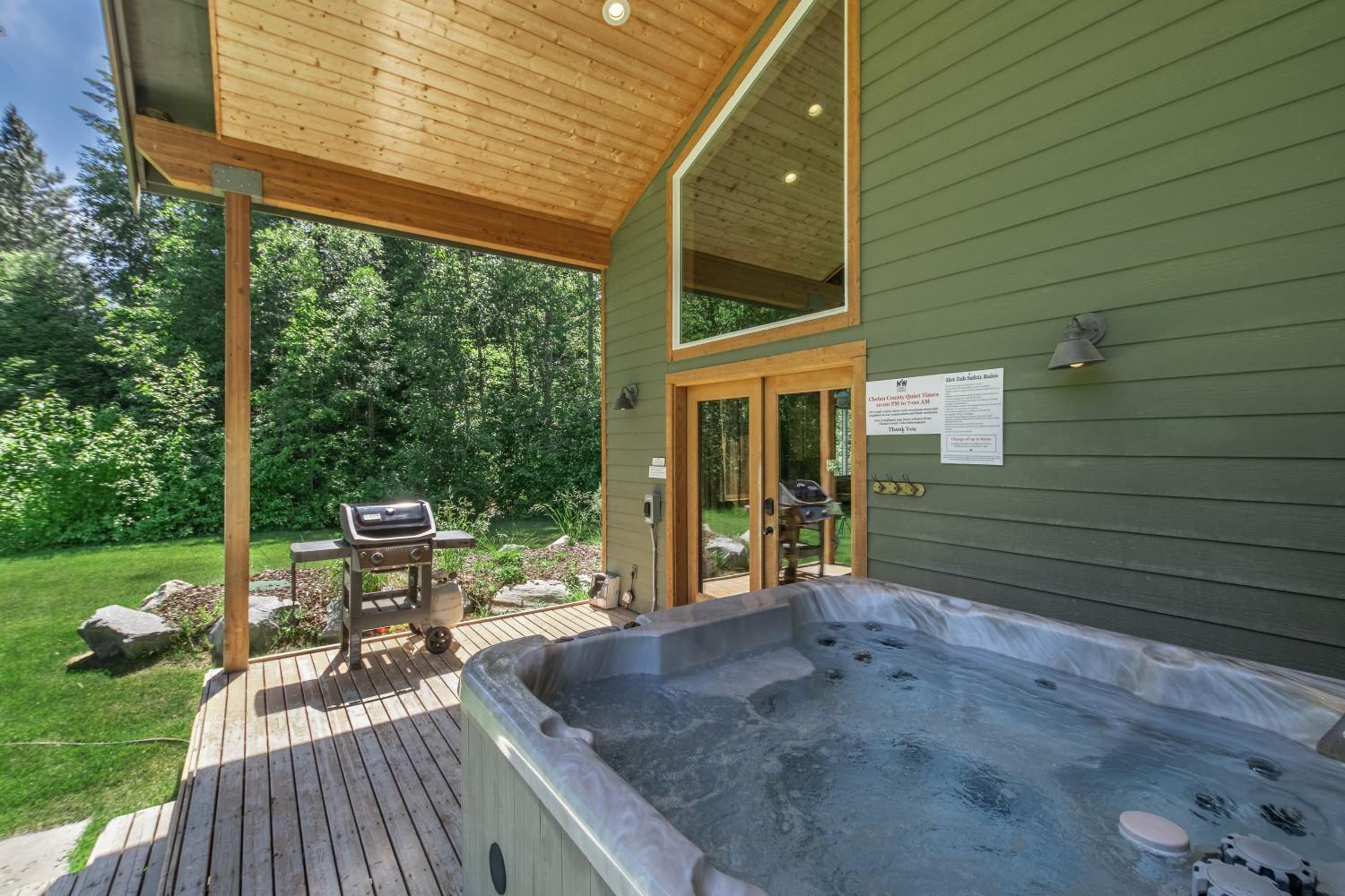 Nature Acres by NW Comfy Cabins view 3