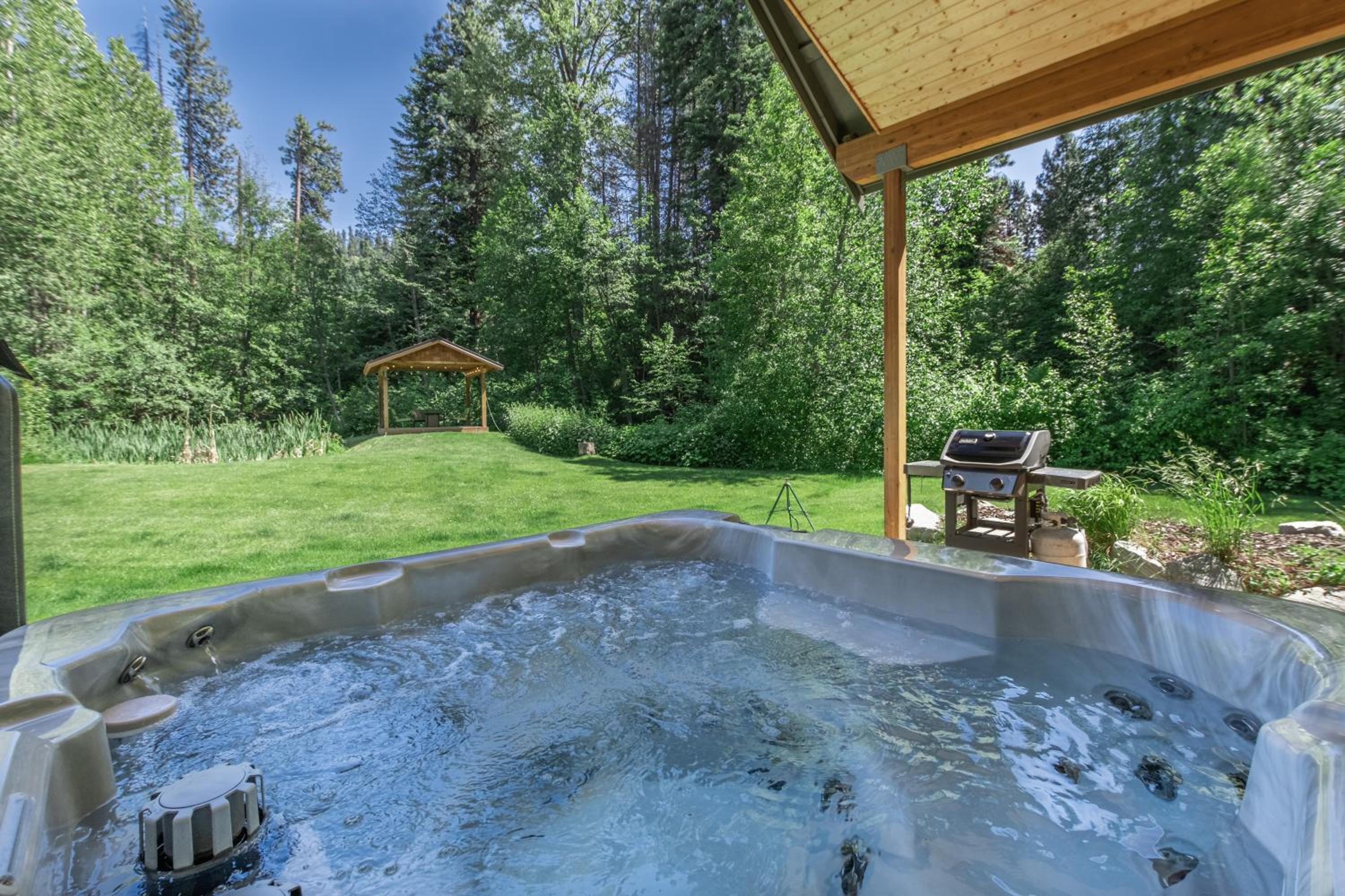 Nature Acres by NW Comfy Cabins view 5