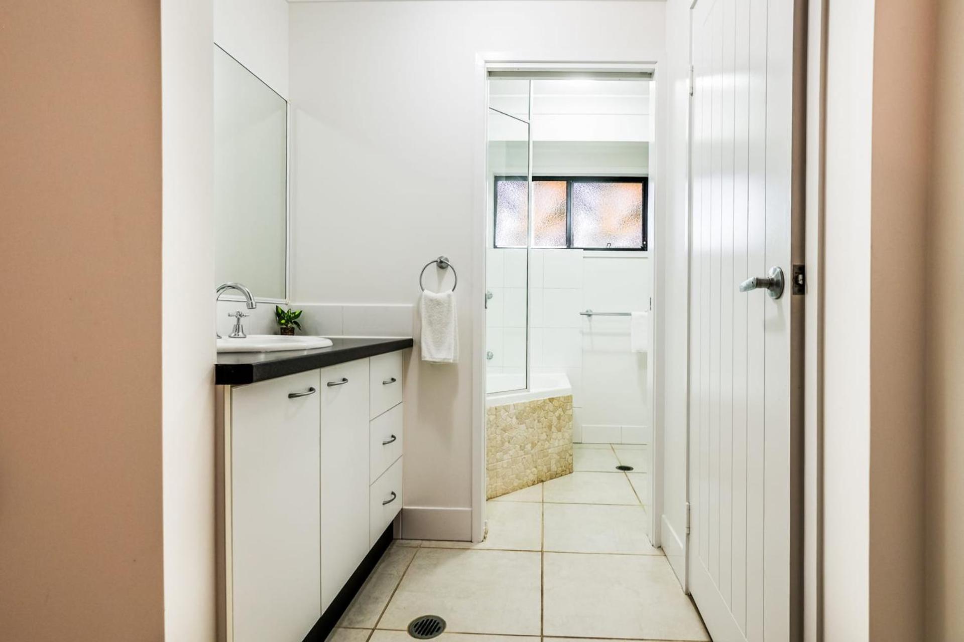 Swell Life - Spacious 3-Bedroom Retreat in Central Agnes Water