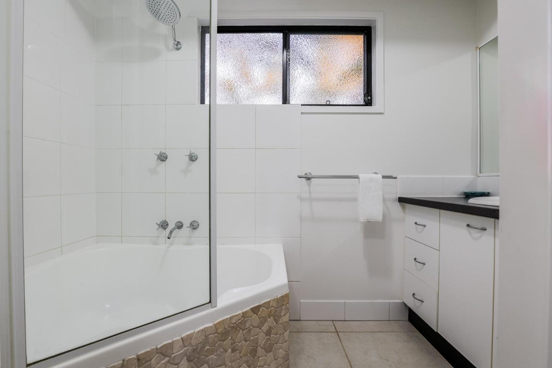 Swell Life - Spacious 3-Bedroom Retreat in Central Agnes Water