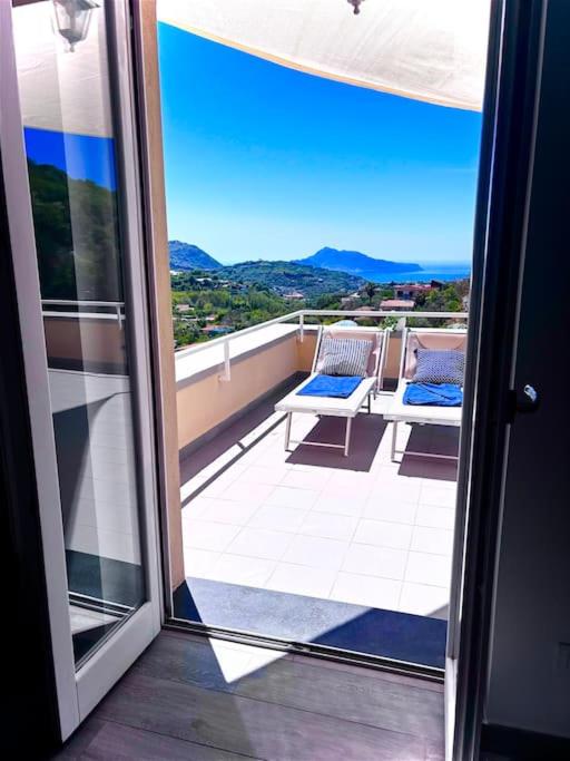 A terrace on Capri con piscina idromassaggio photo 3