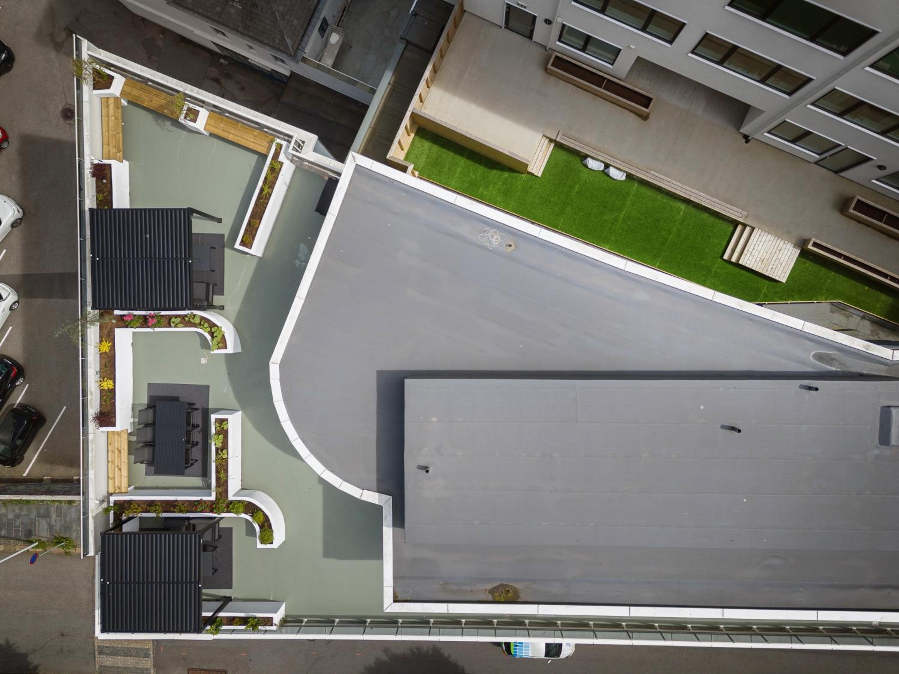 Stay l Urban - Spacious apartment with private terrace view 3