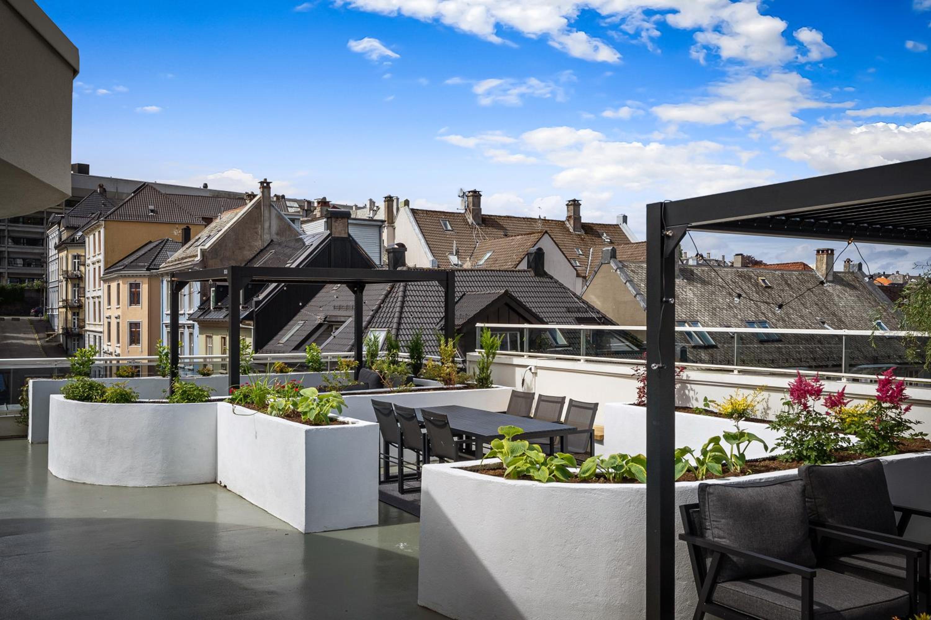 Stay l Urban - Spacious apartment with private terrace view 2