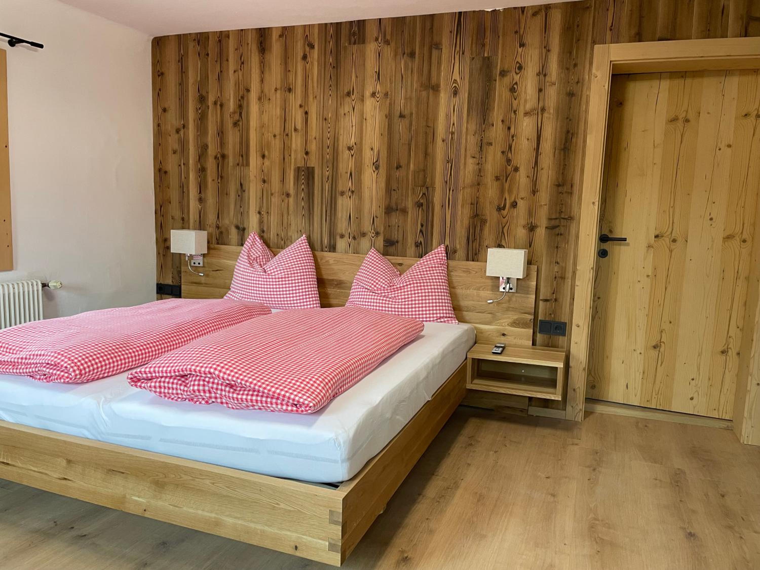 SÖLLHOF Ferienhaus mit 11 Schlafzimmern I großer Gemeinschaftsraum I Skibushaltestelle I 10 Min zum Skigebiet