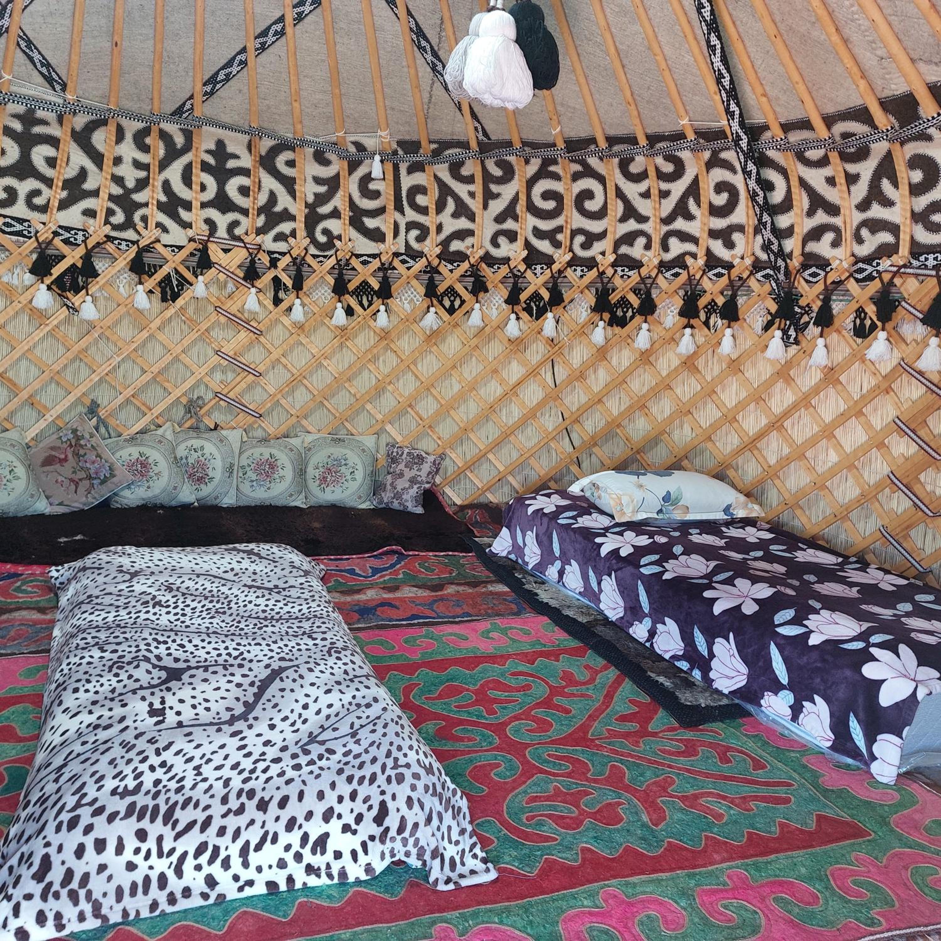 Guest house and yurt camp Svetlana