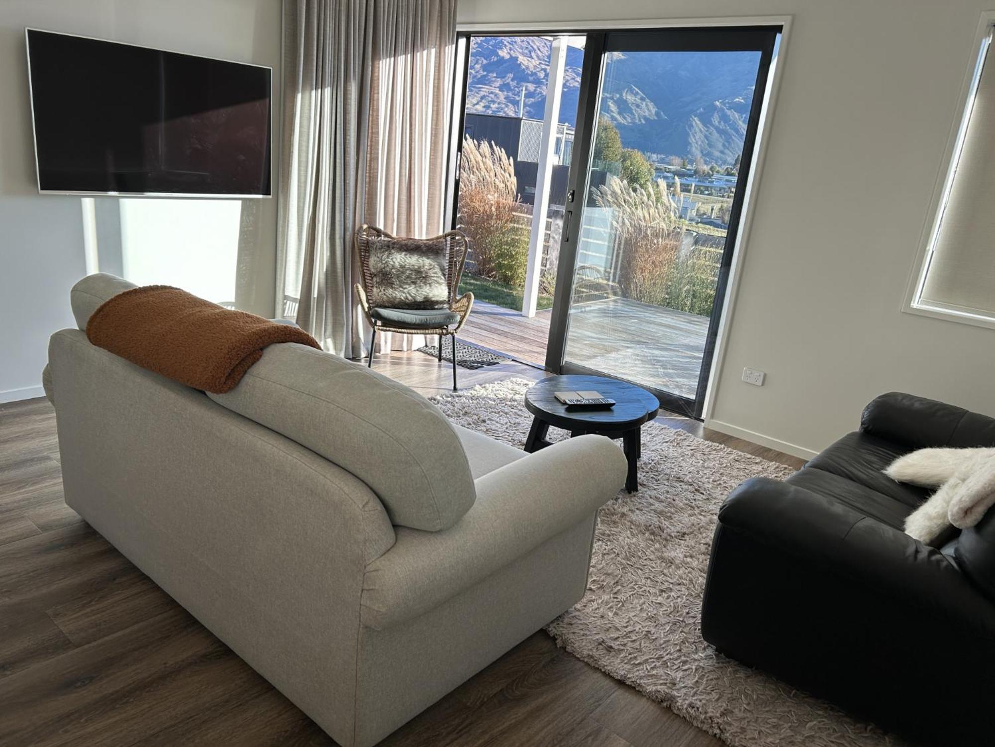 FARR53 - Wanaka Alpine Haven view 4