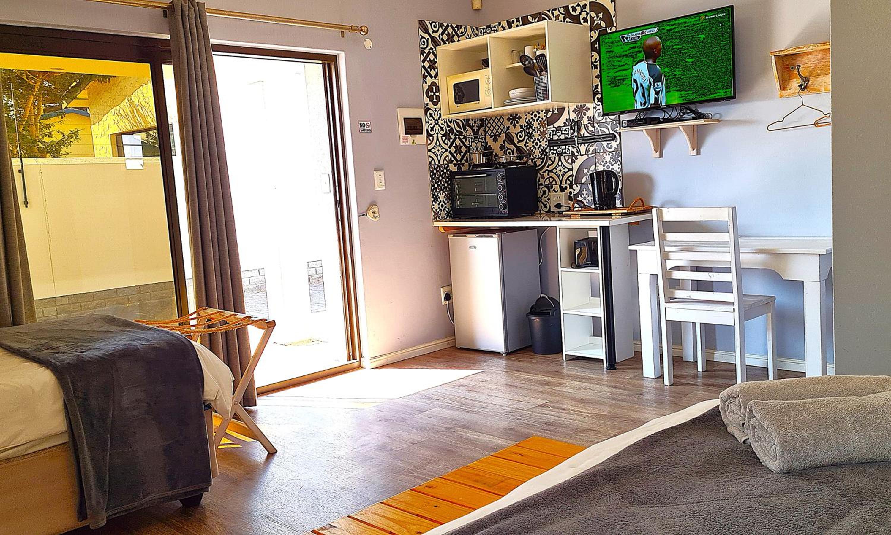 Tiende Laan Bed & Breakfast and Self-Catering view 5