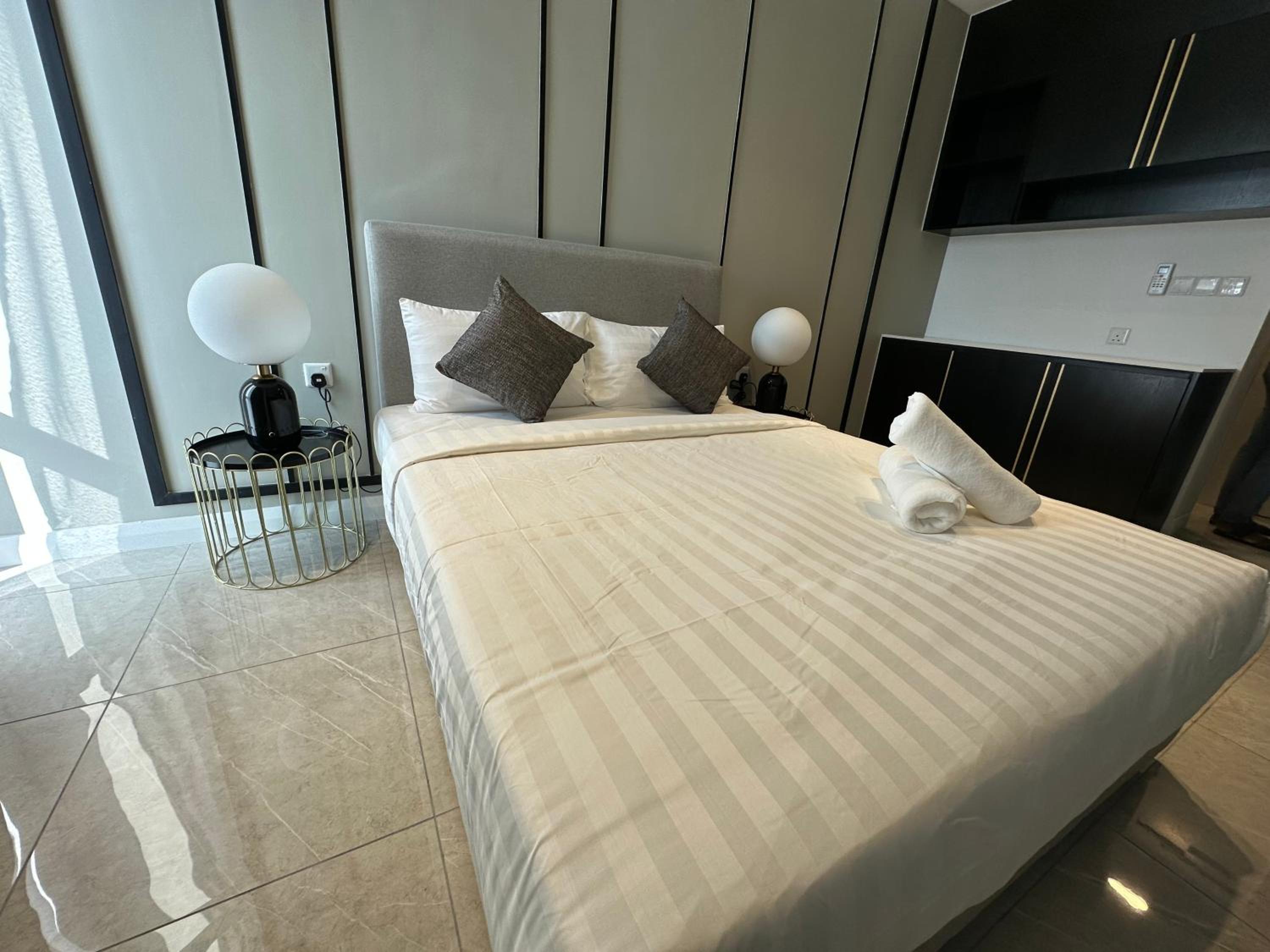 The Axon Suites By Castle