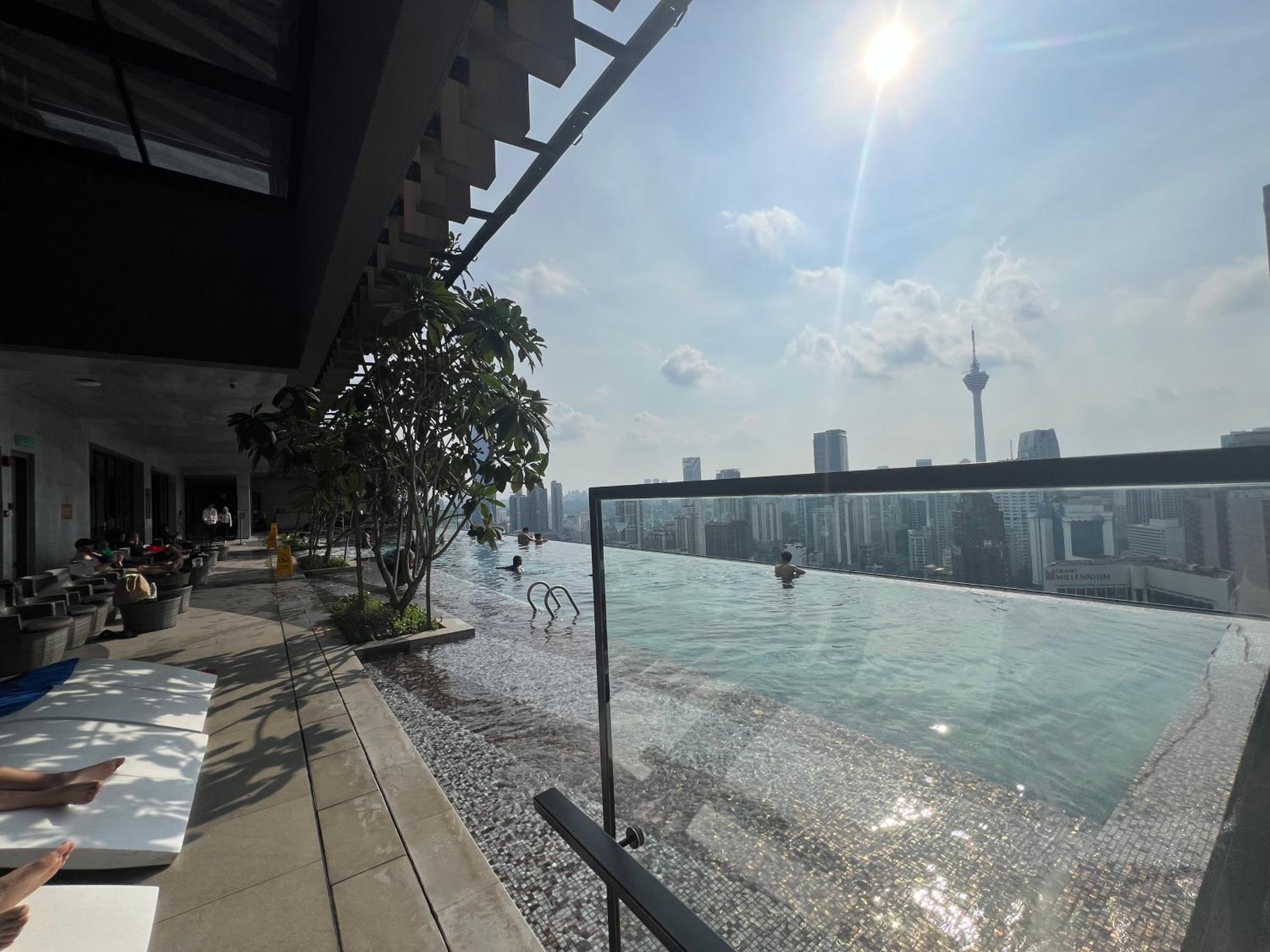 The Axon Suites By Castle