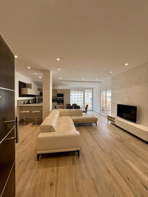 SeaSide 2BR Apartment