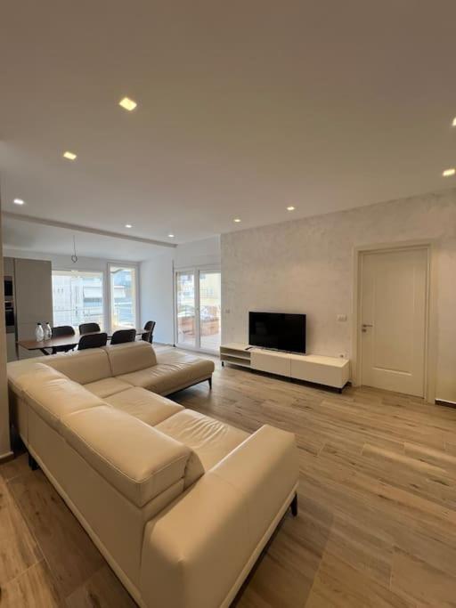 SeaSide 2BR Apartment