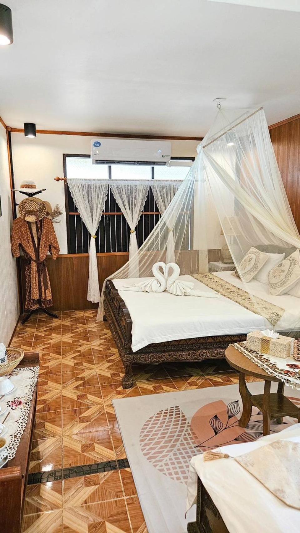 The Antique Riverside Resort