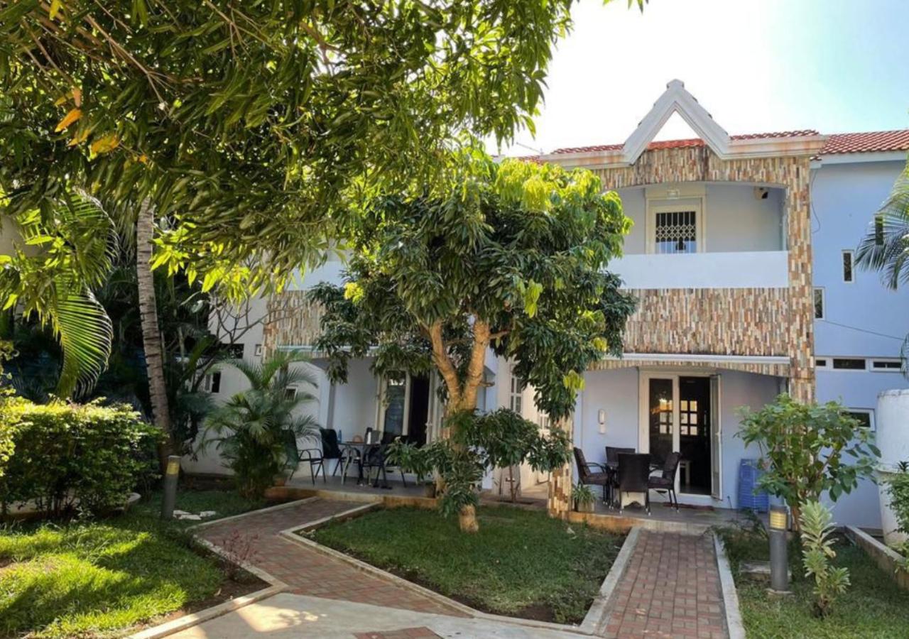 Paloma Villa - Villa Moderne et Privée avec 4 chambres-à-coucher - 5 min de la Plage Flic en Flac