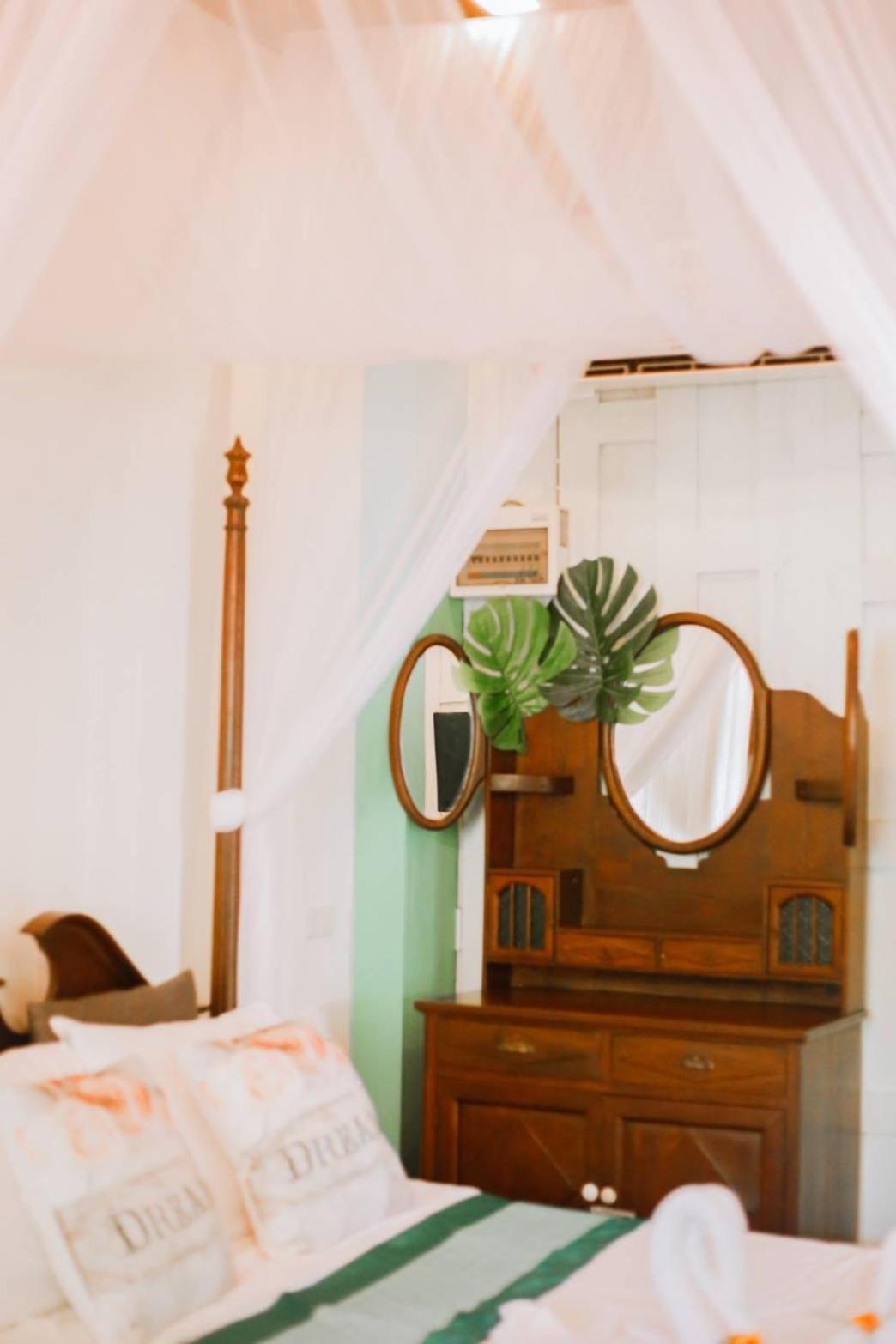 The Antique Riverside Resort