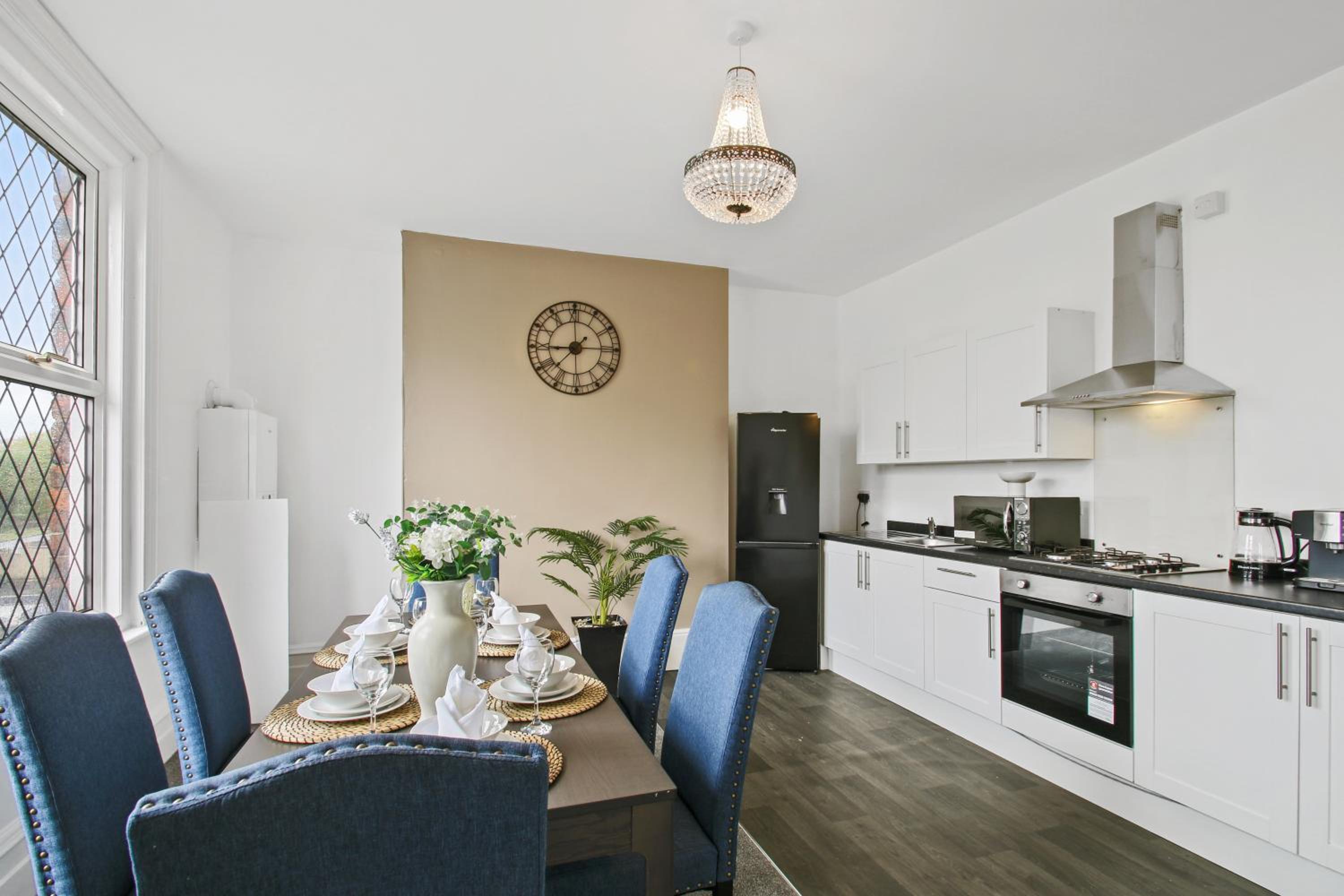 Home in Woodhouse, Leeds,Free 4 Car Parking,Free WiFi view 4