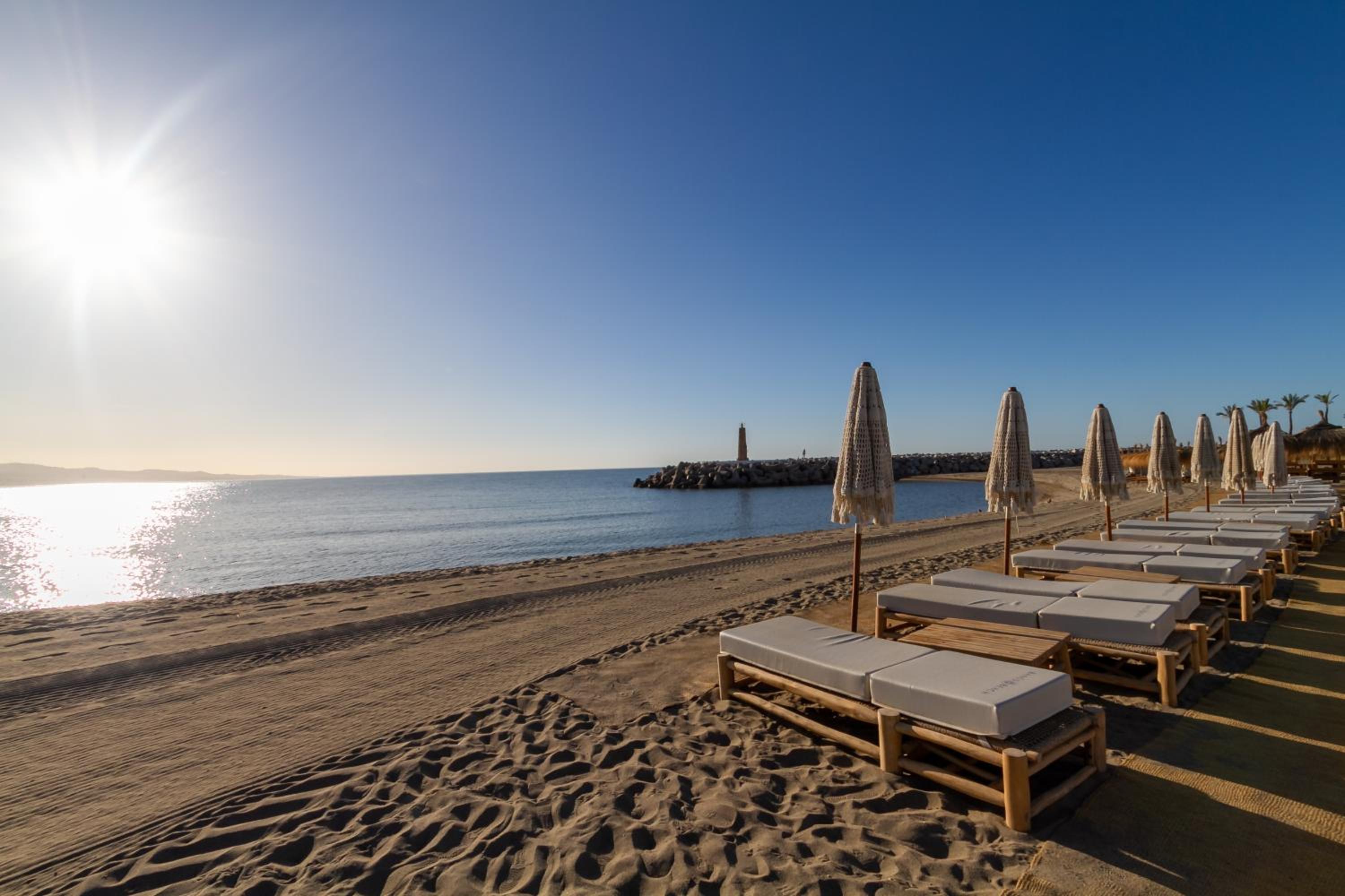 MARBELLA BANUS SUITES - Brand New and Exclusive Banus Port Seafront Flat photo 4