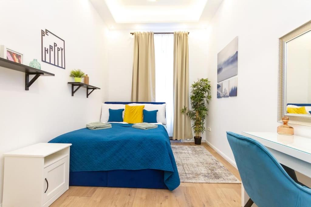 Opera Central Suite 3BR w SAUNA by NeWave Apartments view 3