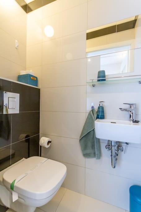 Opera Central Suite 3BR w SAUNA by NeWave Apartments view 4