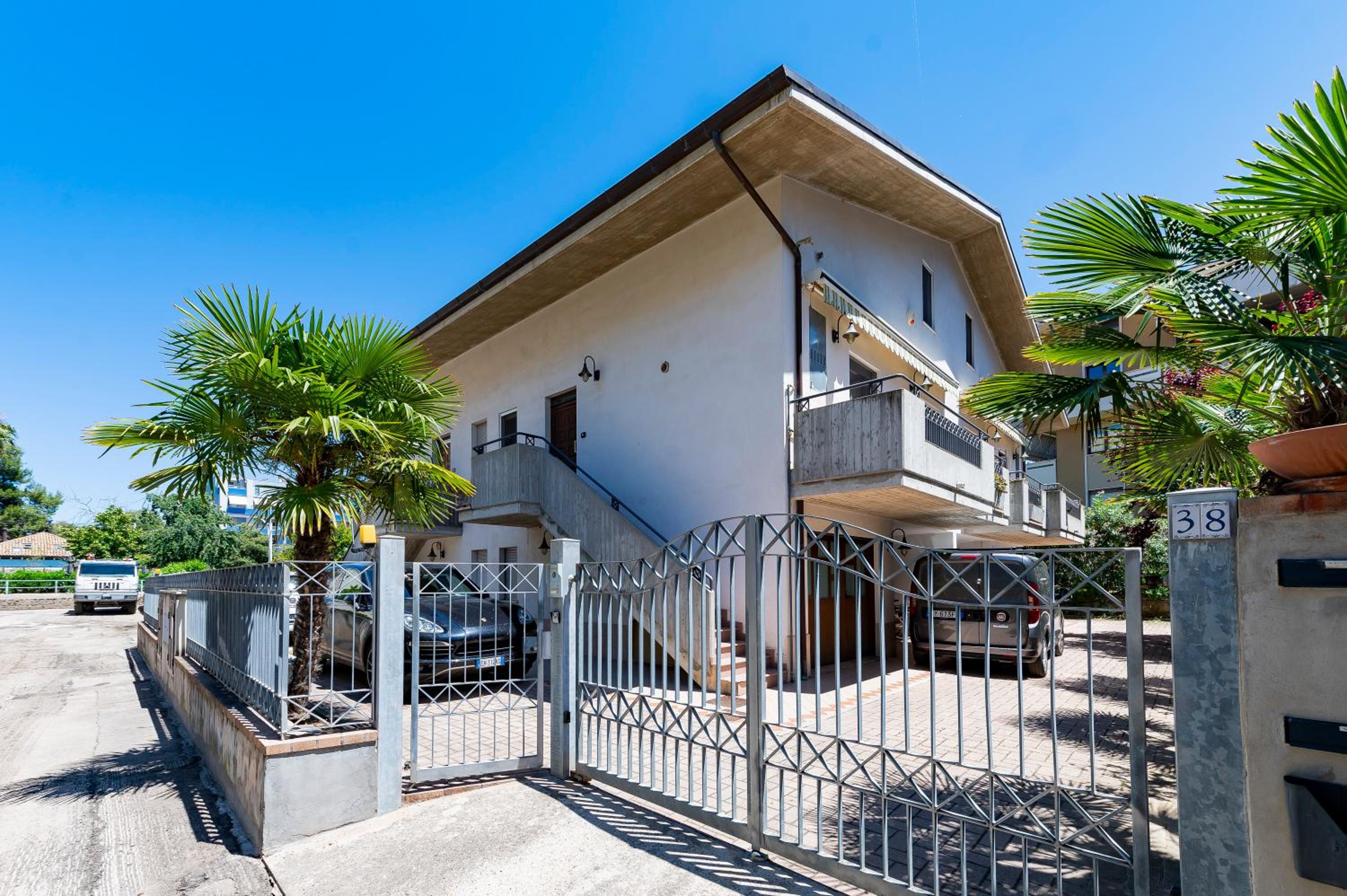 GuestHost - Two-Levels Apartment with Balconies near the Beach view 5
