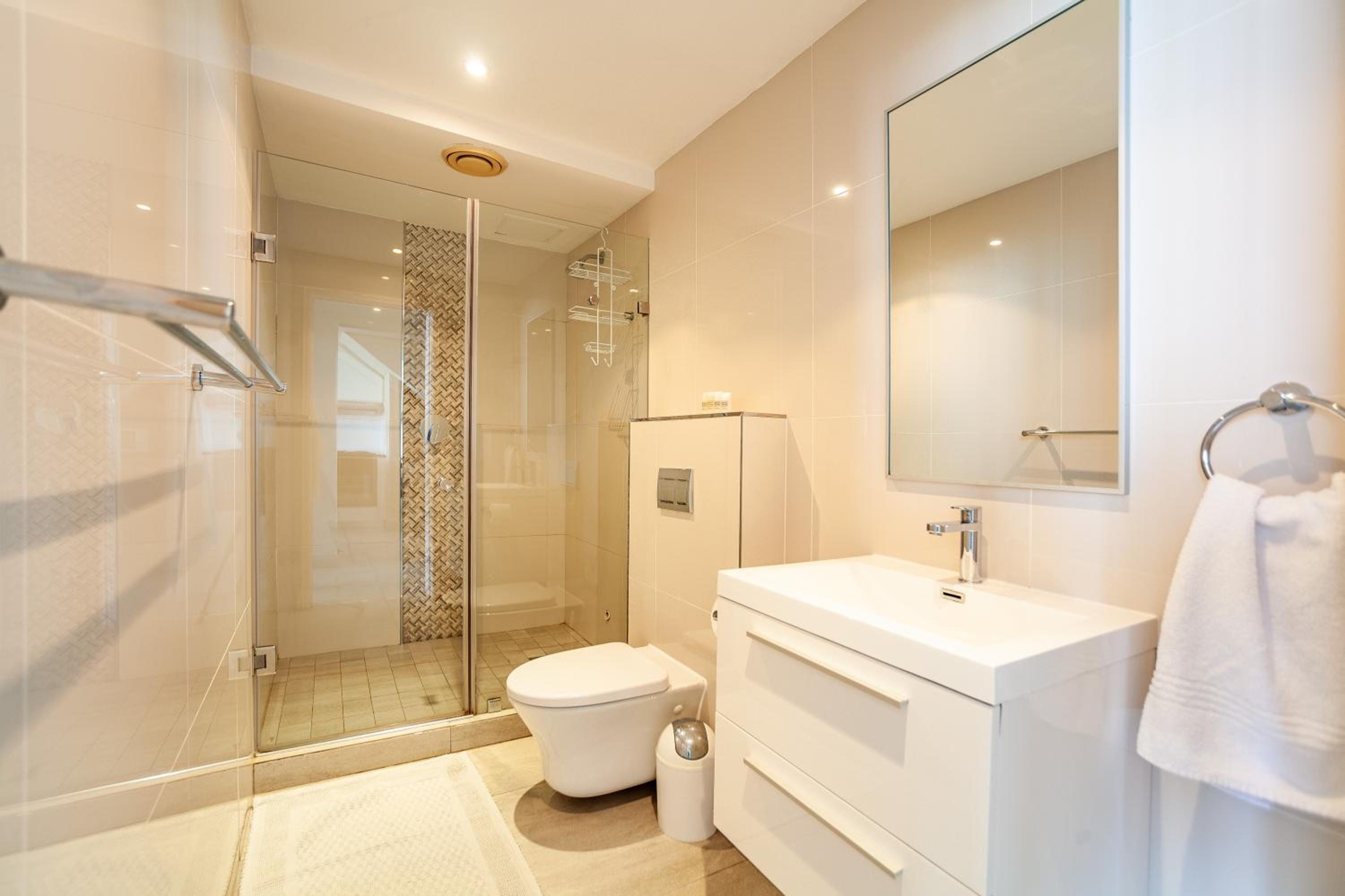 Luxury Private Beachfront 2 bedroom Dolphin Apartment, Blouberg, Cape Town view 4