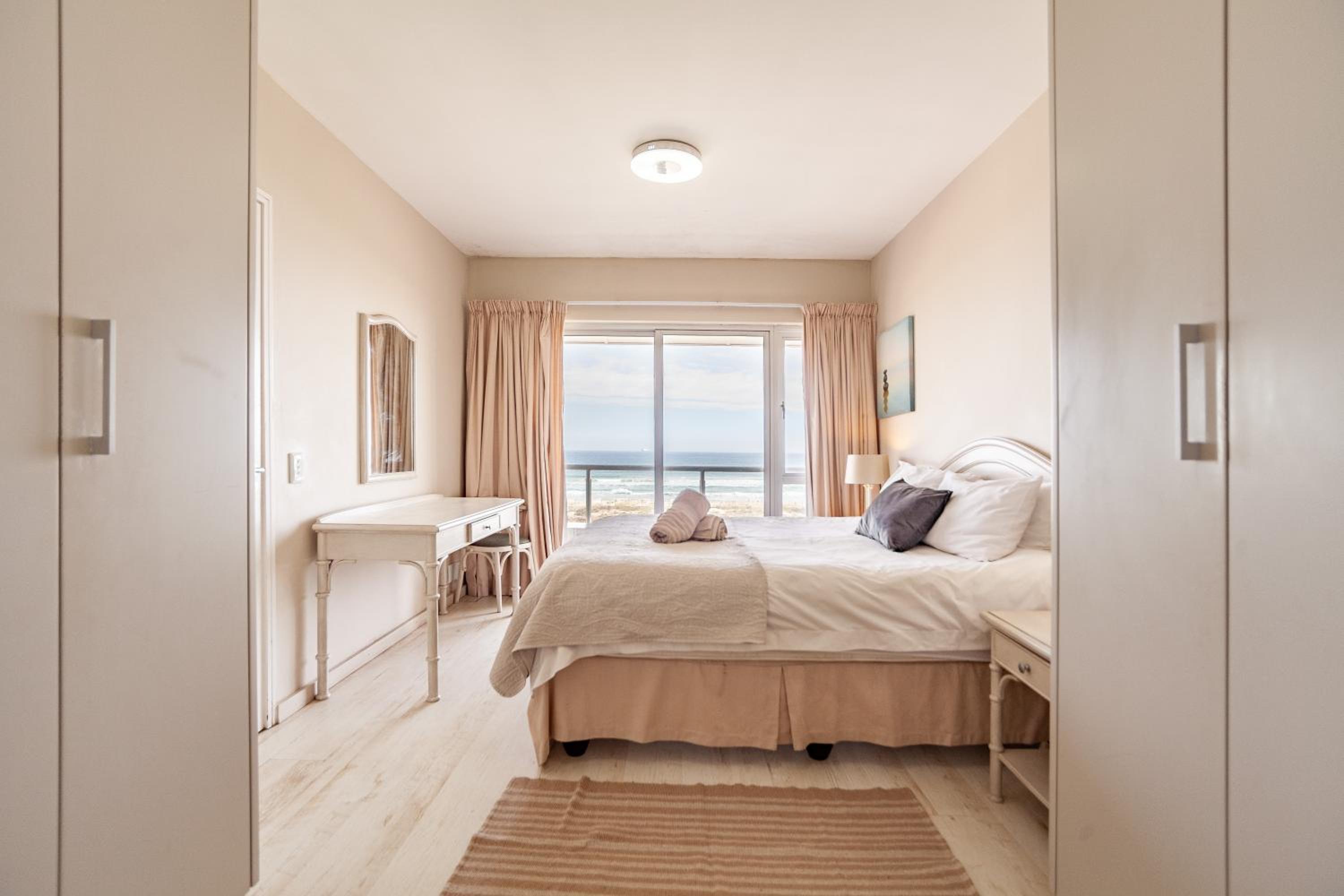 Luxury Private Beachfront 2 bedroom Dolphin Apartment, Blouberg, Cape Town view 2
