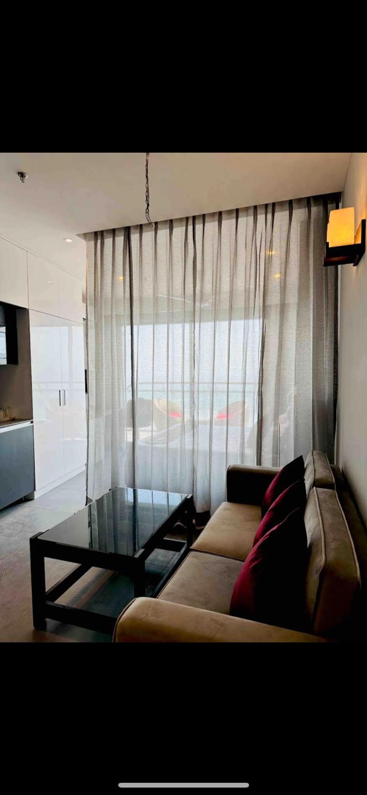 SkyHouse RiverView