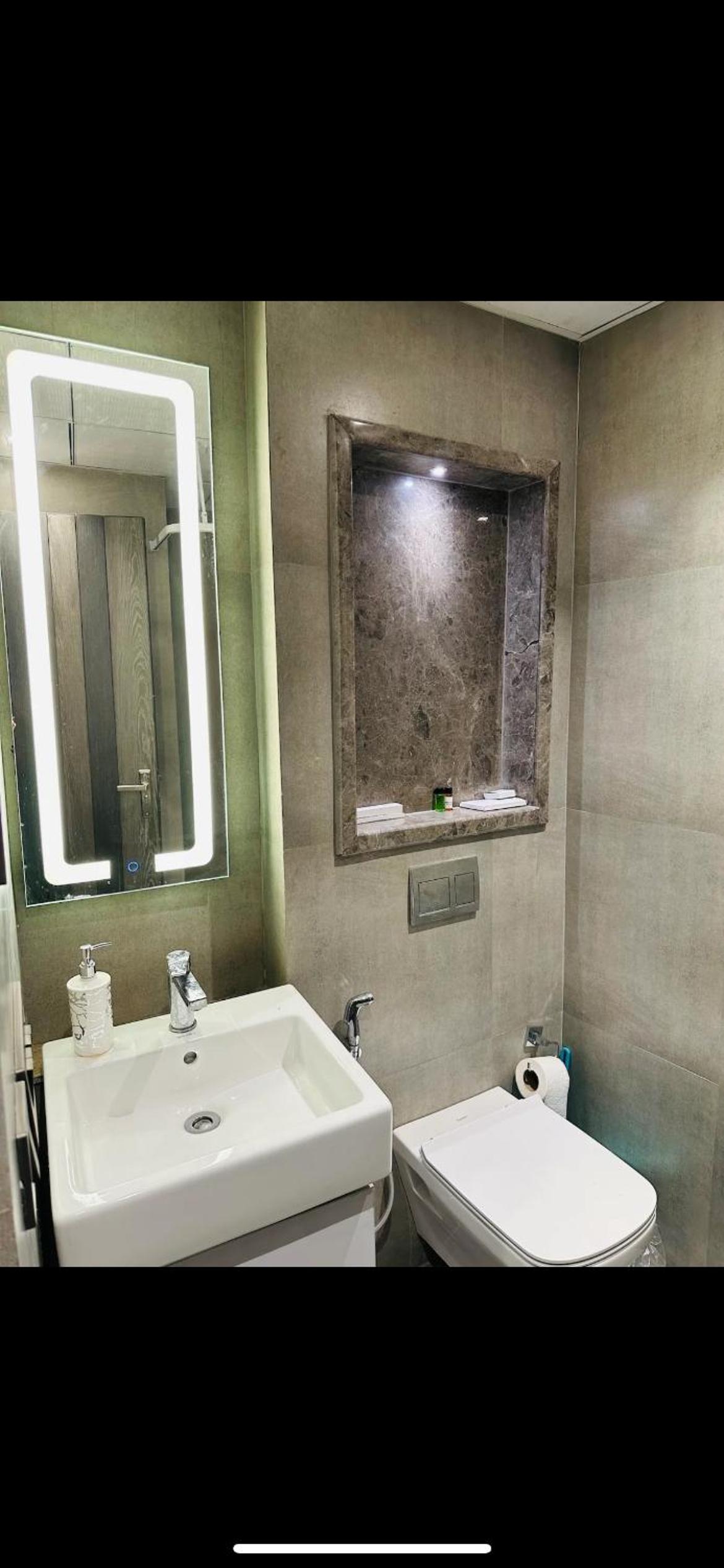 SkyHouse RiverView