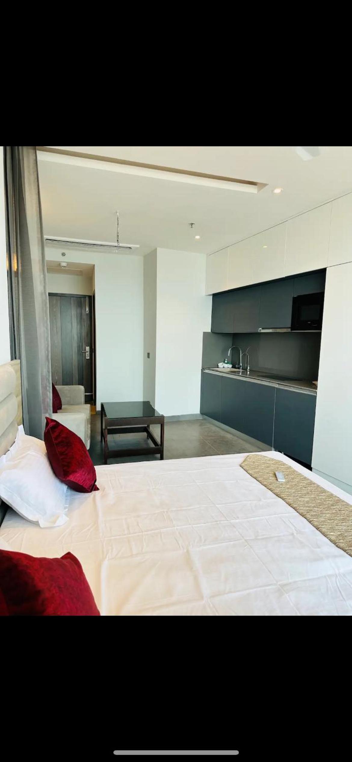 SkyHouse RiverView