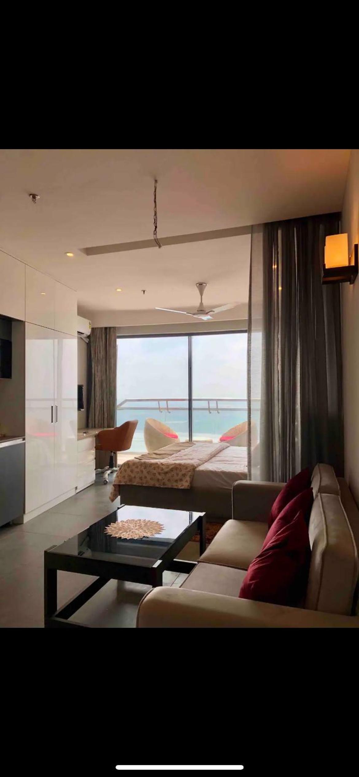 SkyHouse RiverView